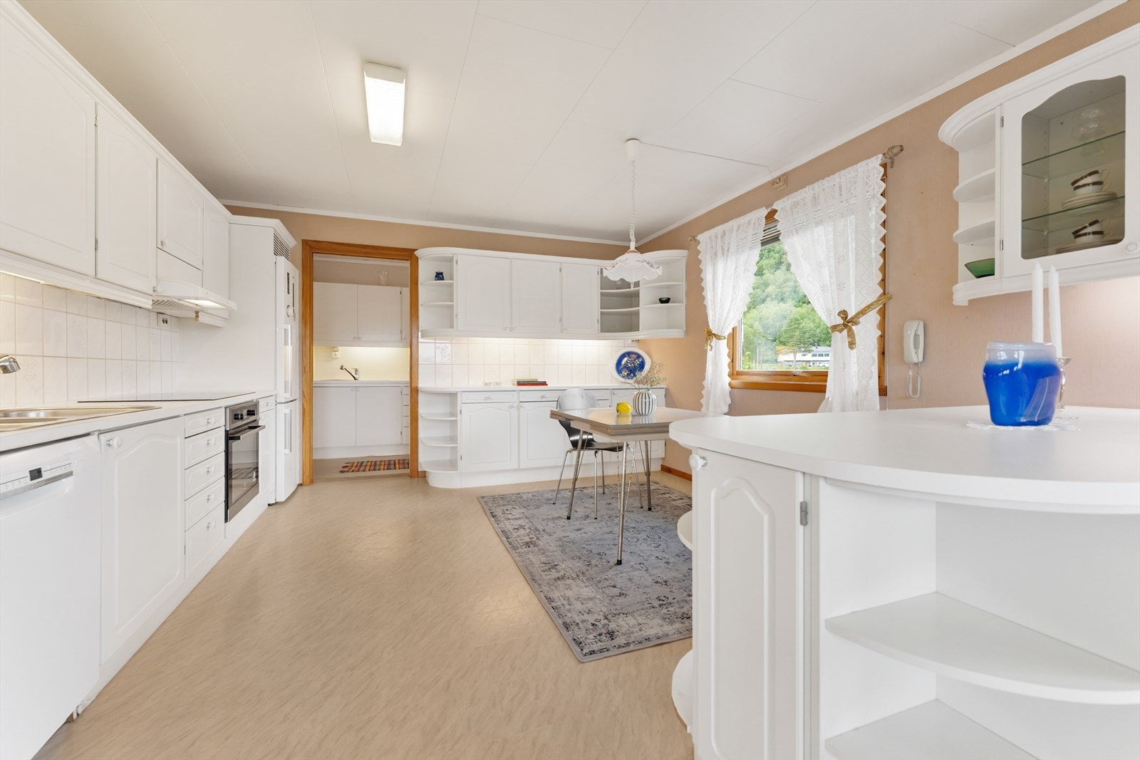 Lys kjøkkeninnreiing Galleribilde