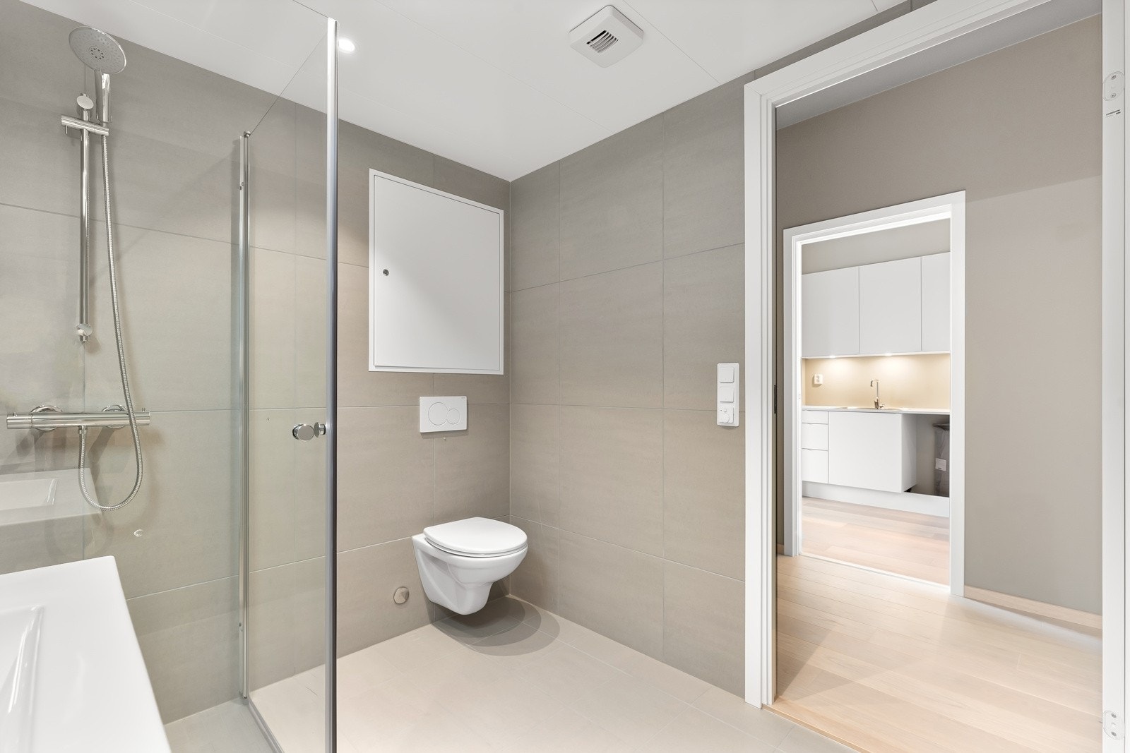 Baderom - Dette er salg av kontrakt og bildet er fra en annen ferdigstilt leilighet i bygget for å vise materialvalg Galleribilde