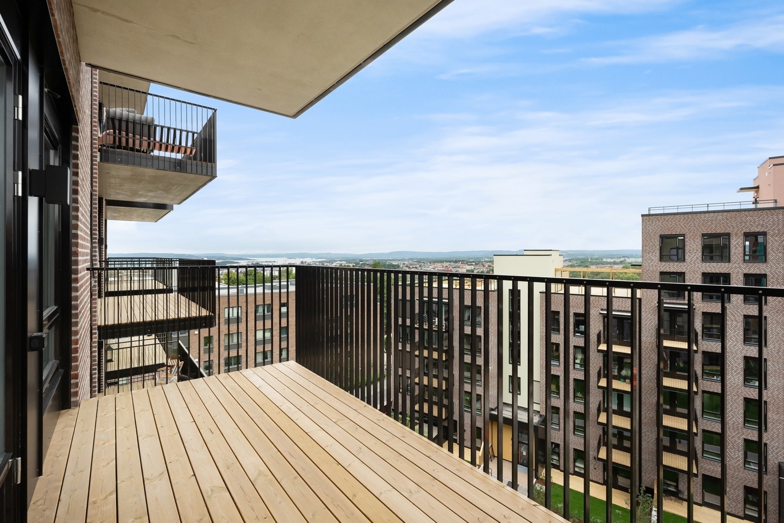 Salg av kontrakt: Strøken 2-roms i 5.etg m/balkong på 5.5.kvm -Heis -Oppvarming og v.v inkl. -Overtakelse 16.okt 2025 Galleribilde