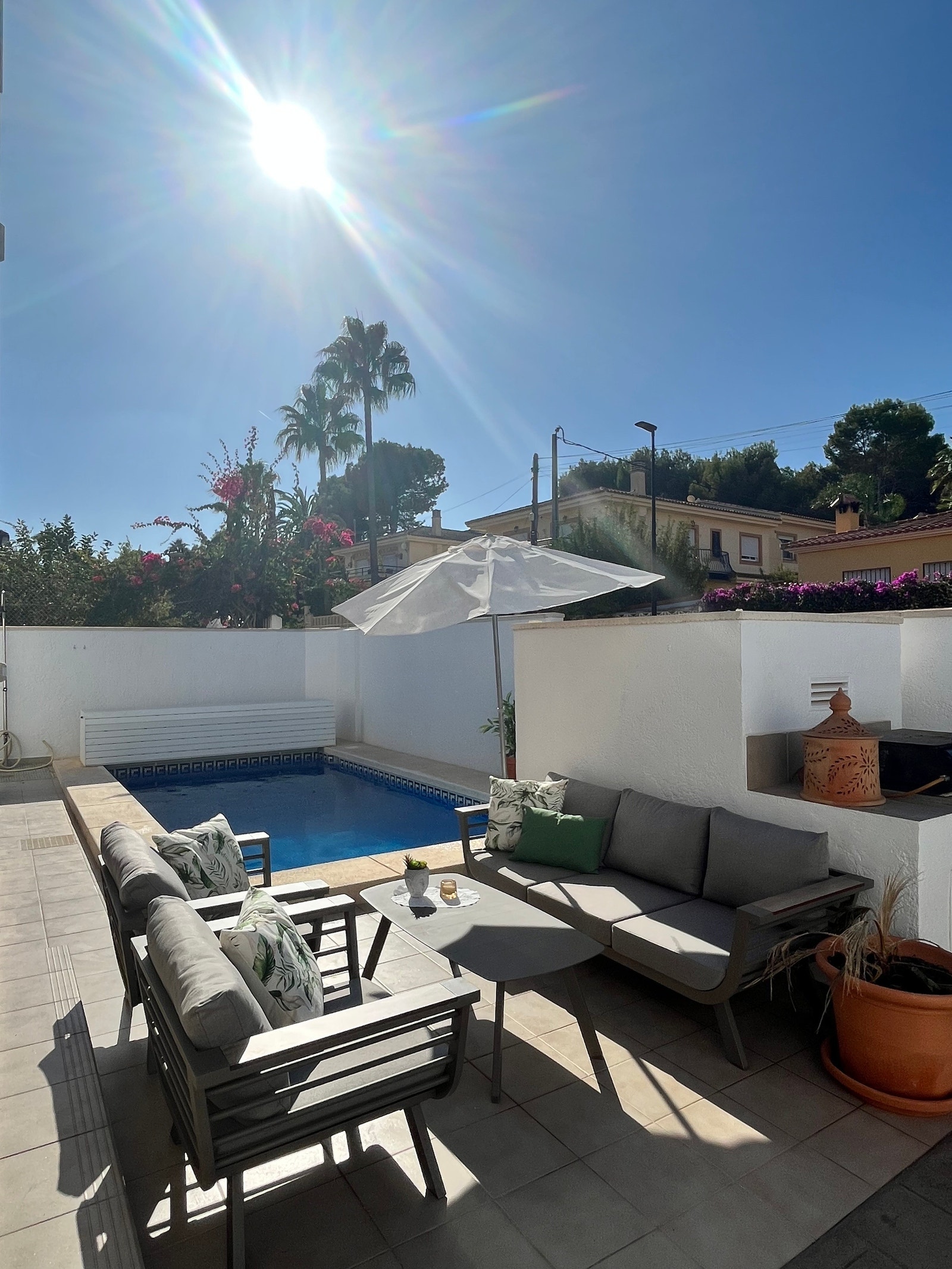 Boligen har også egen garasje med vaskerom Galleribilde