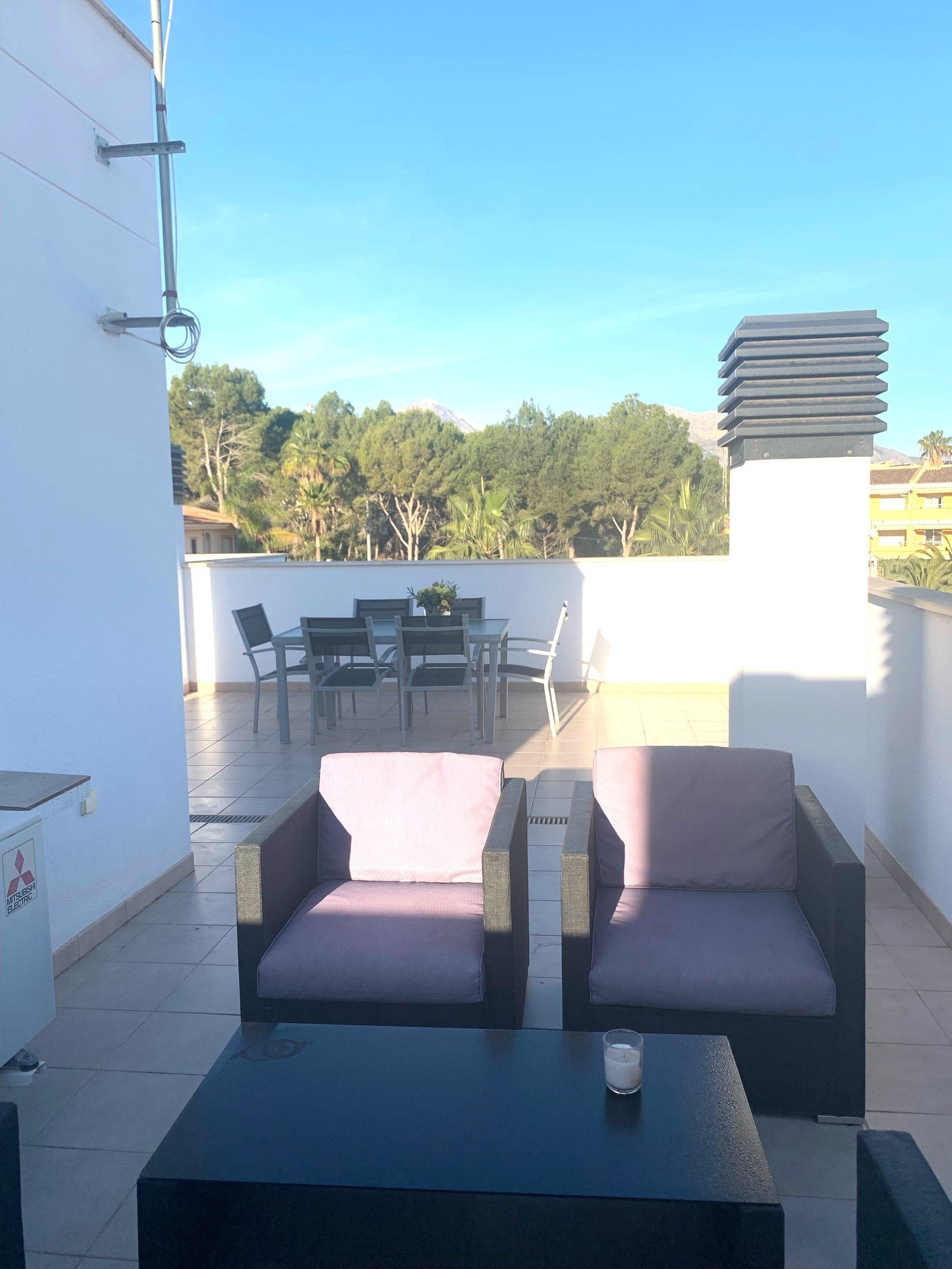 Takterrassen er meget romslig og et flott fristed Galleribilde