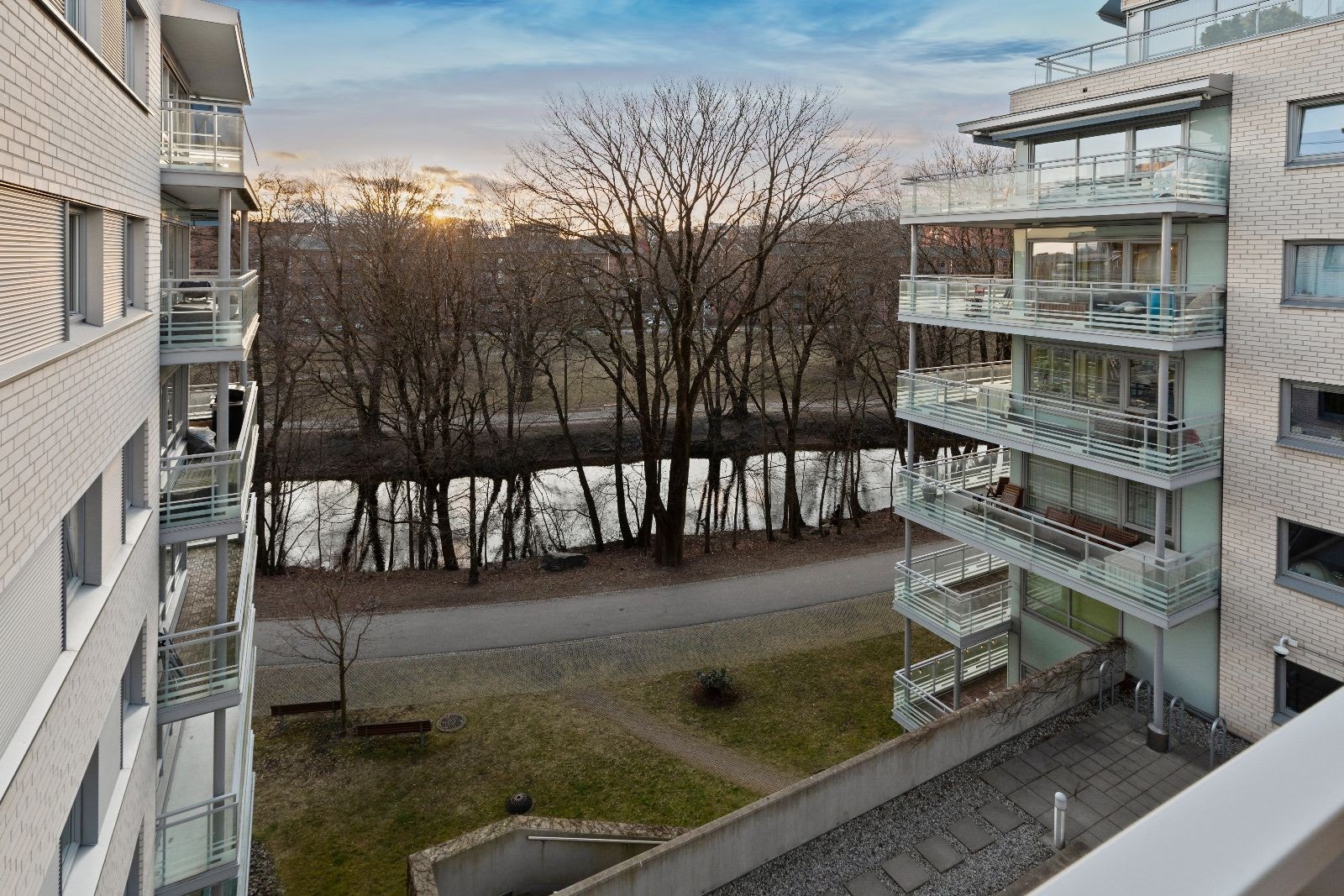 Utsikt fra balkong Galleribilde