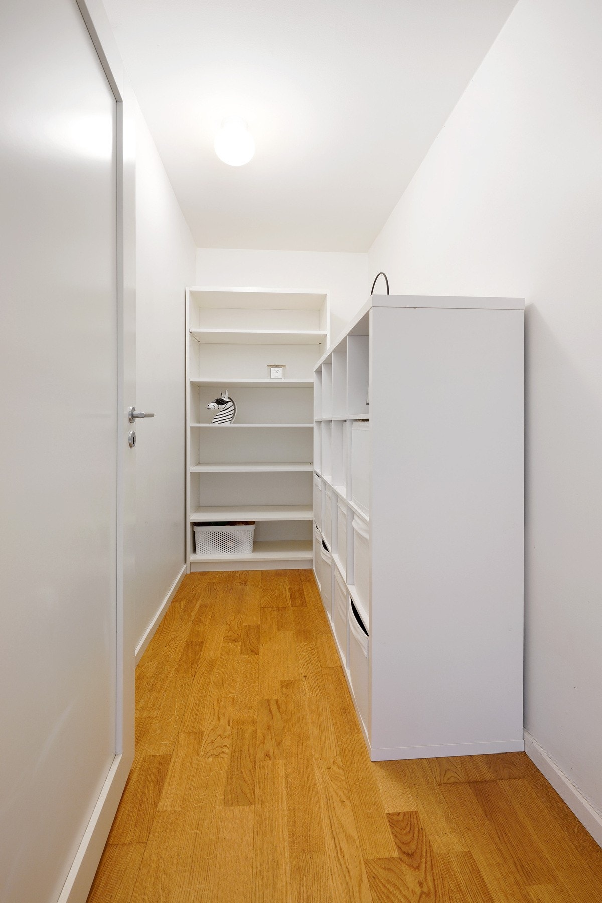 Romslig bod med plass til mye oppbevaring. Galleribilde