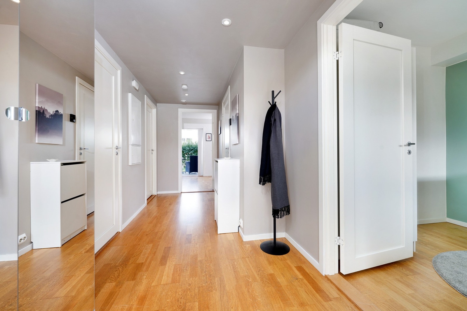 Gangen er nymalt i 2025. Galleribilde