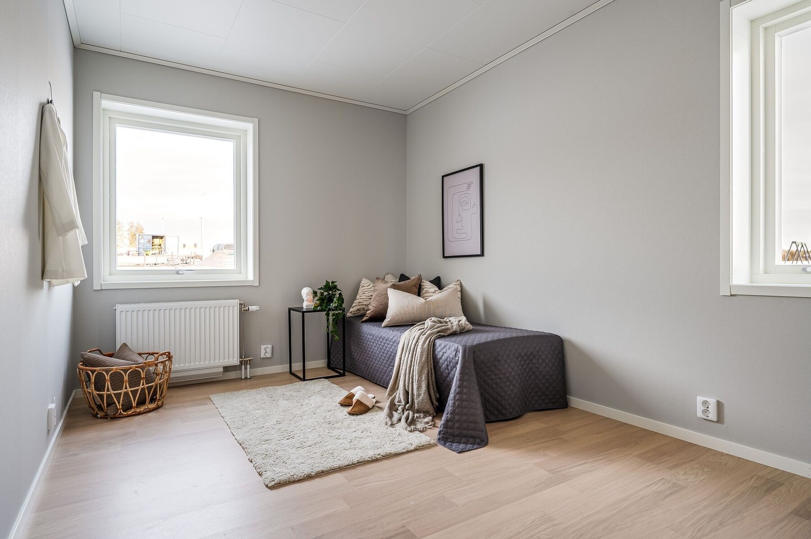 Soverommene er romslige, med plass til garderobeløsning Galleribilde