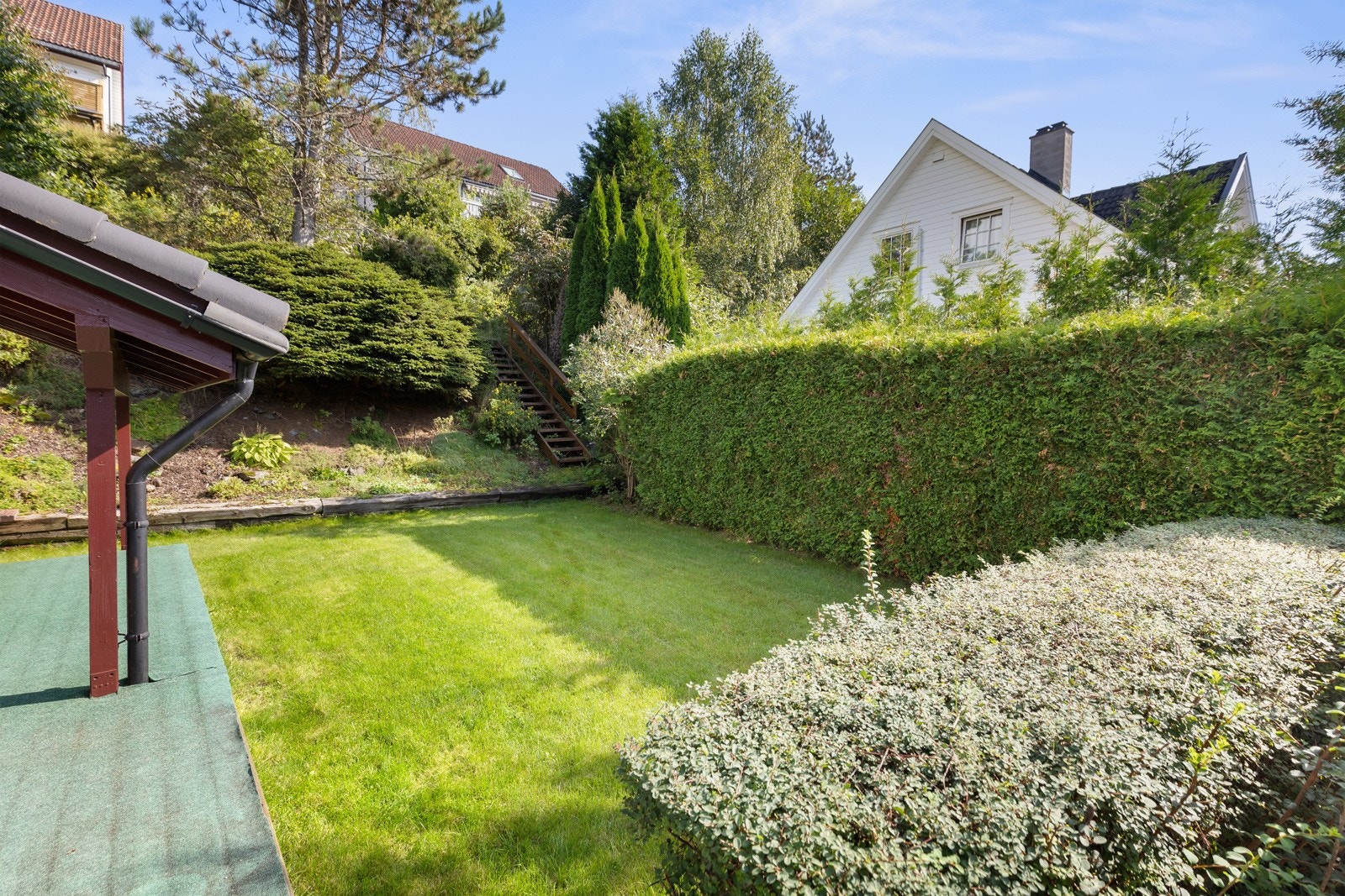 Flere alternative muligheter å møblere med utemøblement og grill Galleribilde