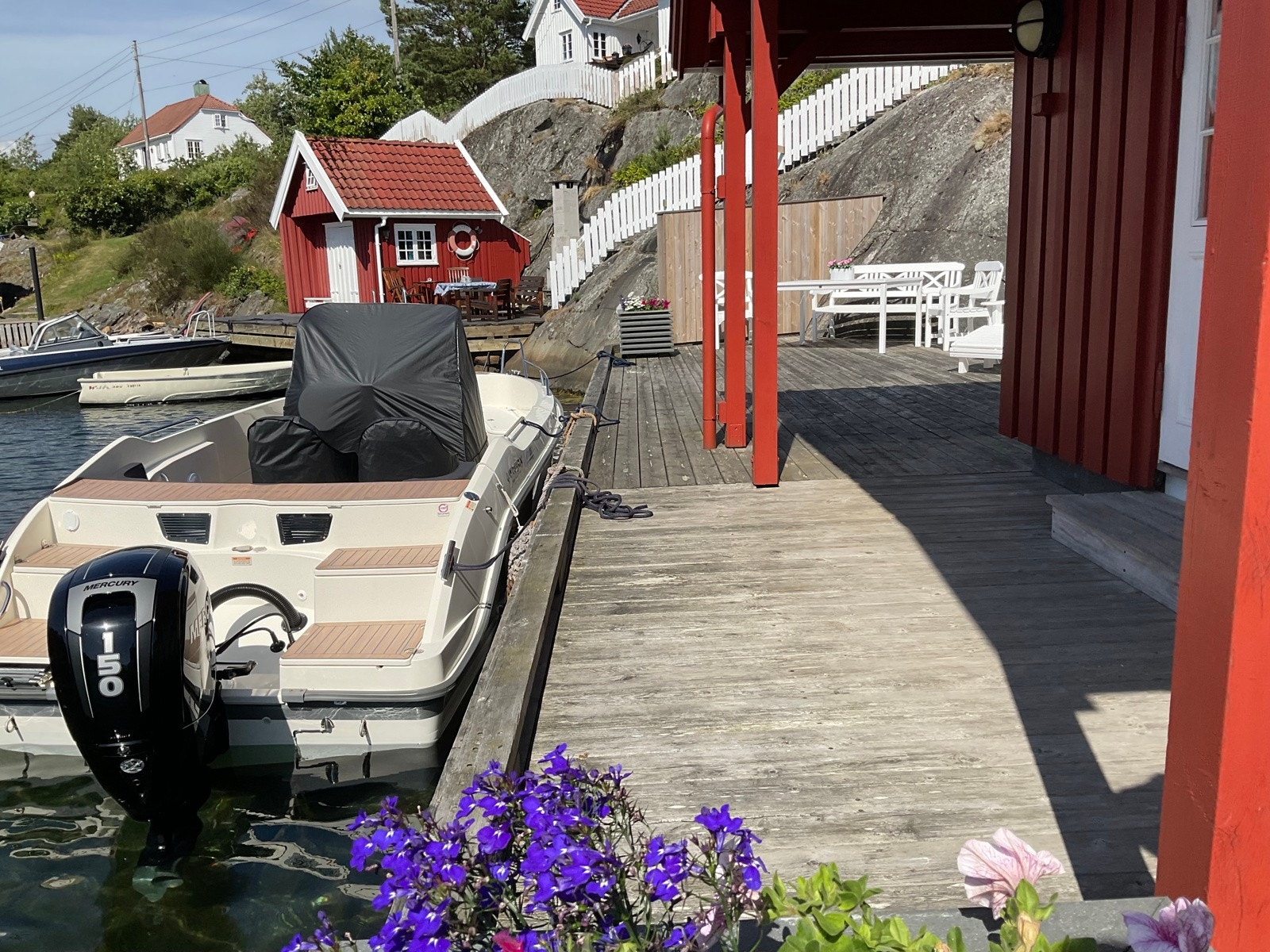 Egen brygge med plass til flere båter Galleribilde