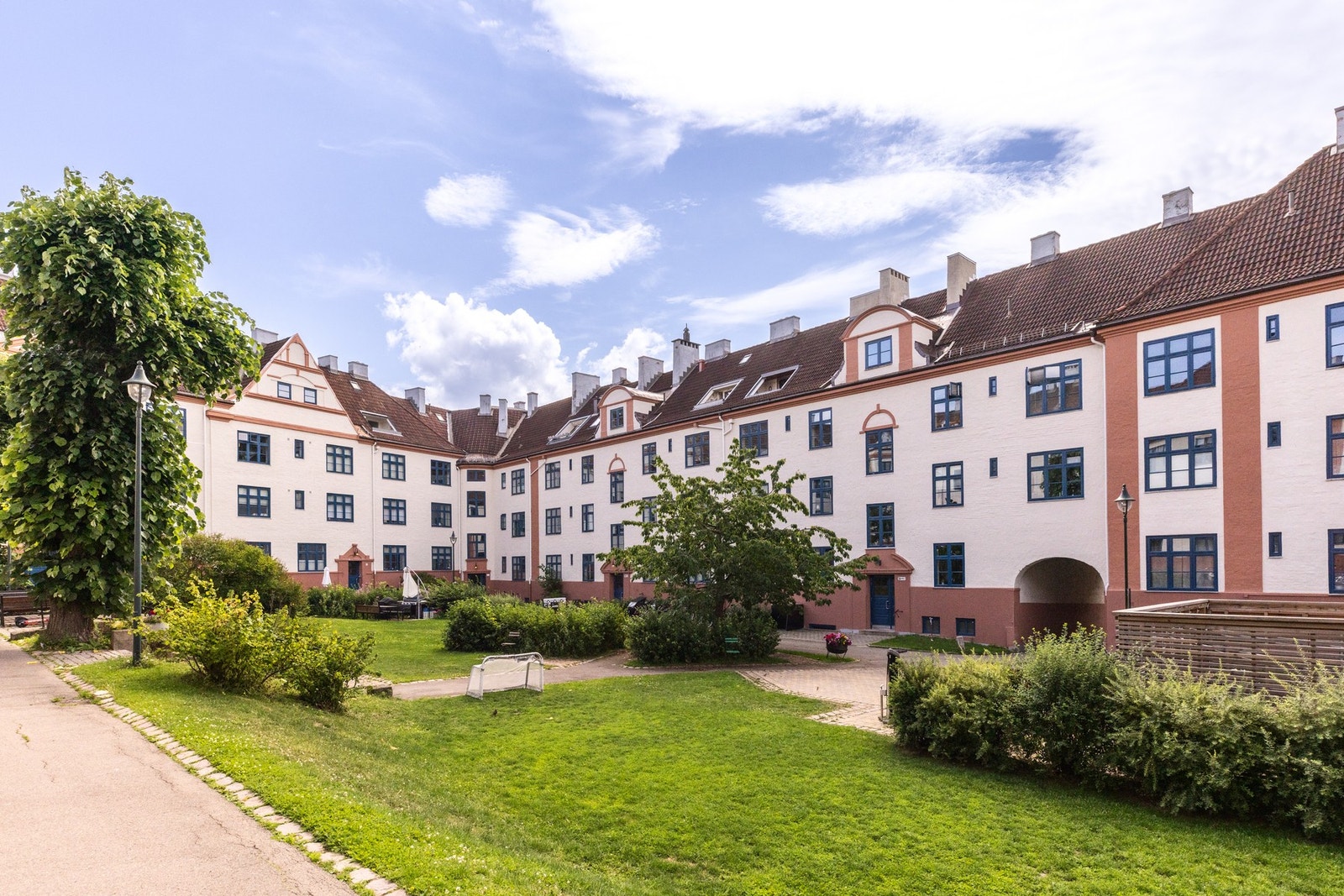 Flytt inn i en svært flott, klassisk bygård. Galleribilde