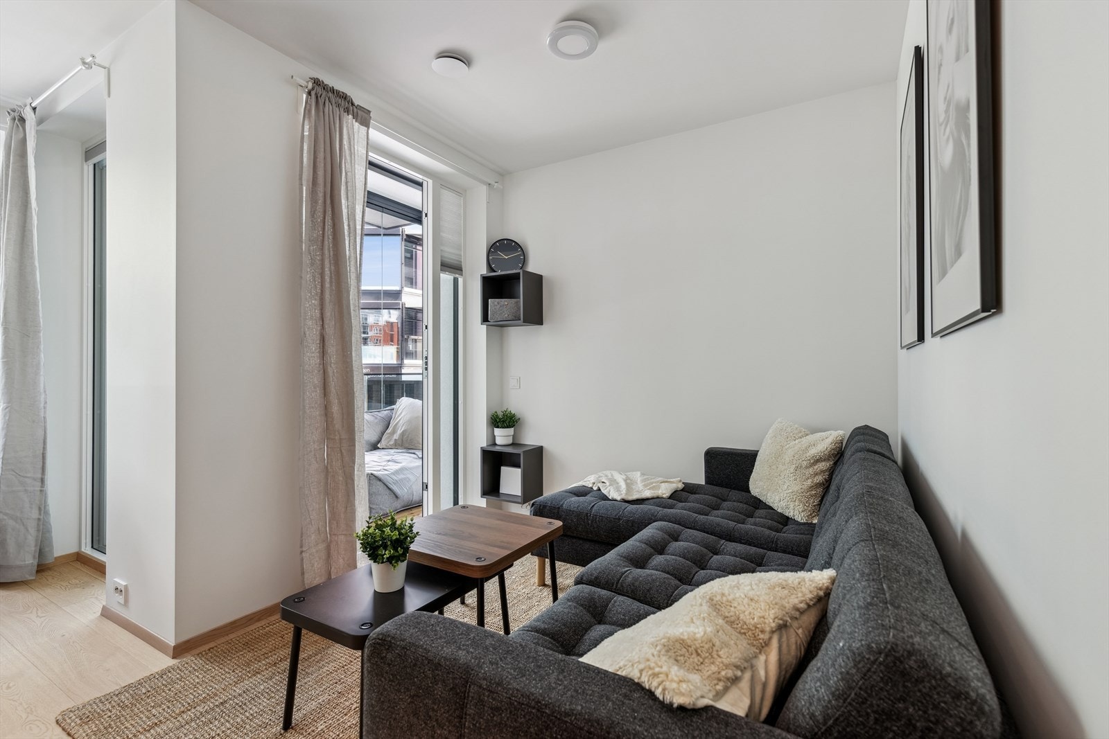 Plass til å møblere med sofagruppe og spiesbord. Galleribilde