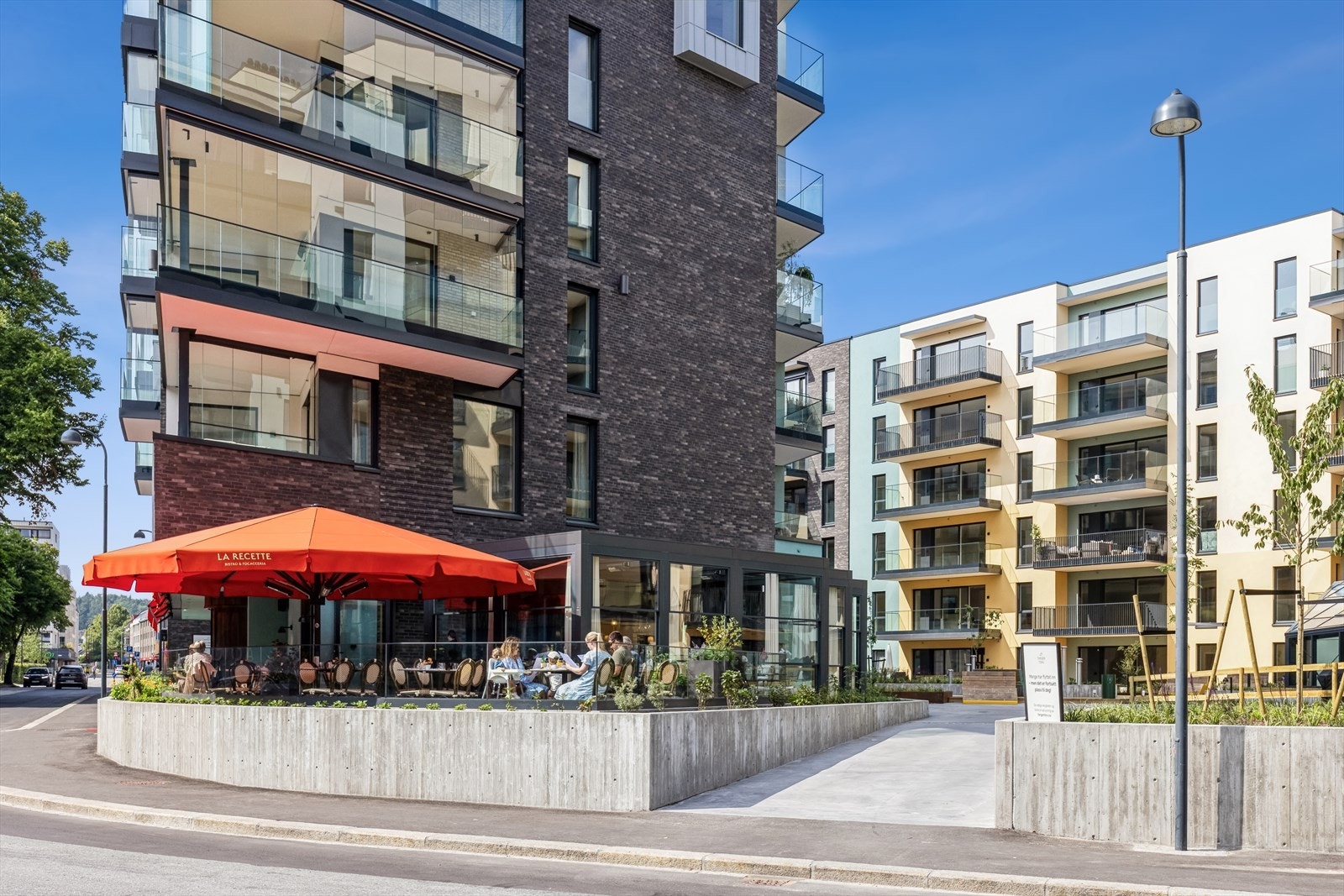 Like utenfor døren finner du de fleste servicetilbud man trenger i hverdagen! Her er det lagt til rette for enkelt bomiljø. Galleribilde