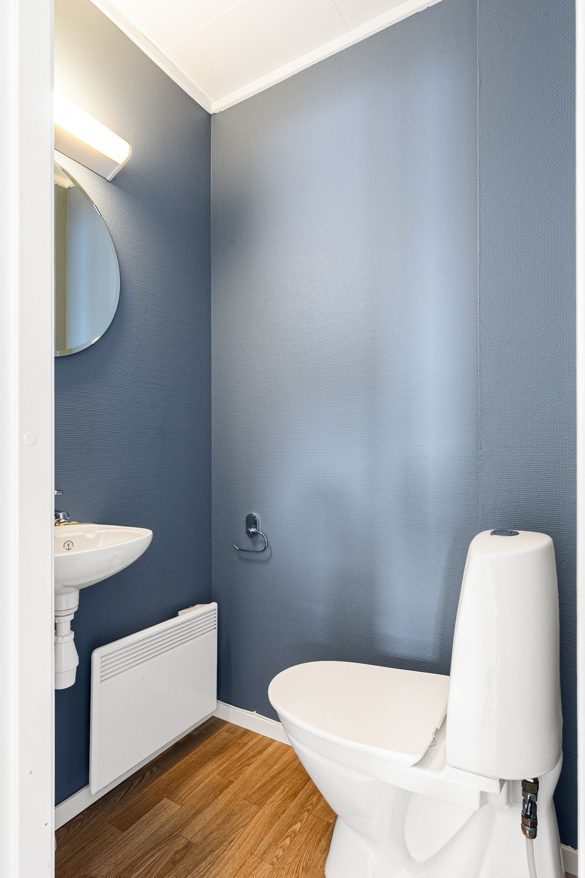 Separat toalettrom i overetasjen Galleribilde