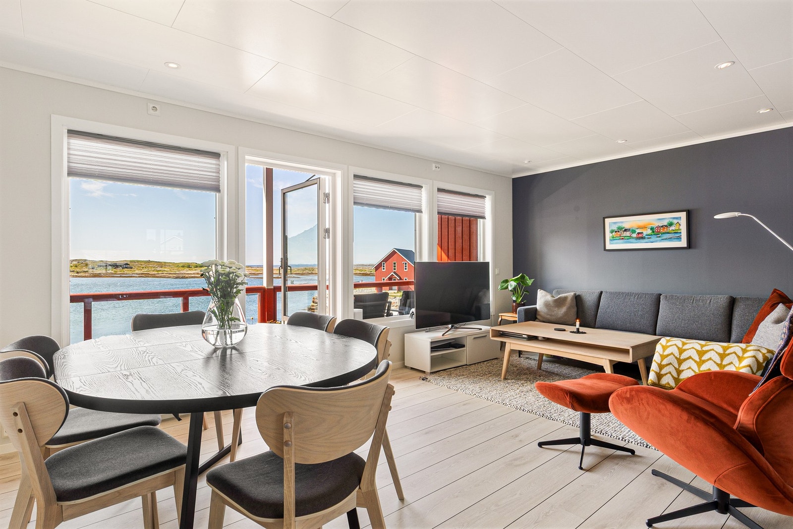 Utstrakt bruk av downlights i boligen Galleribilde