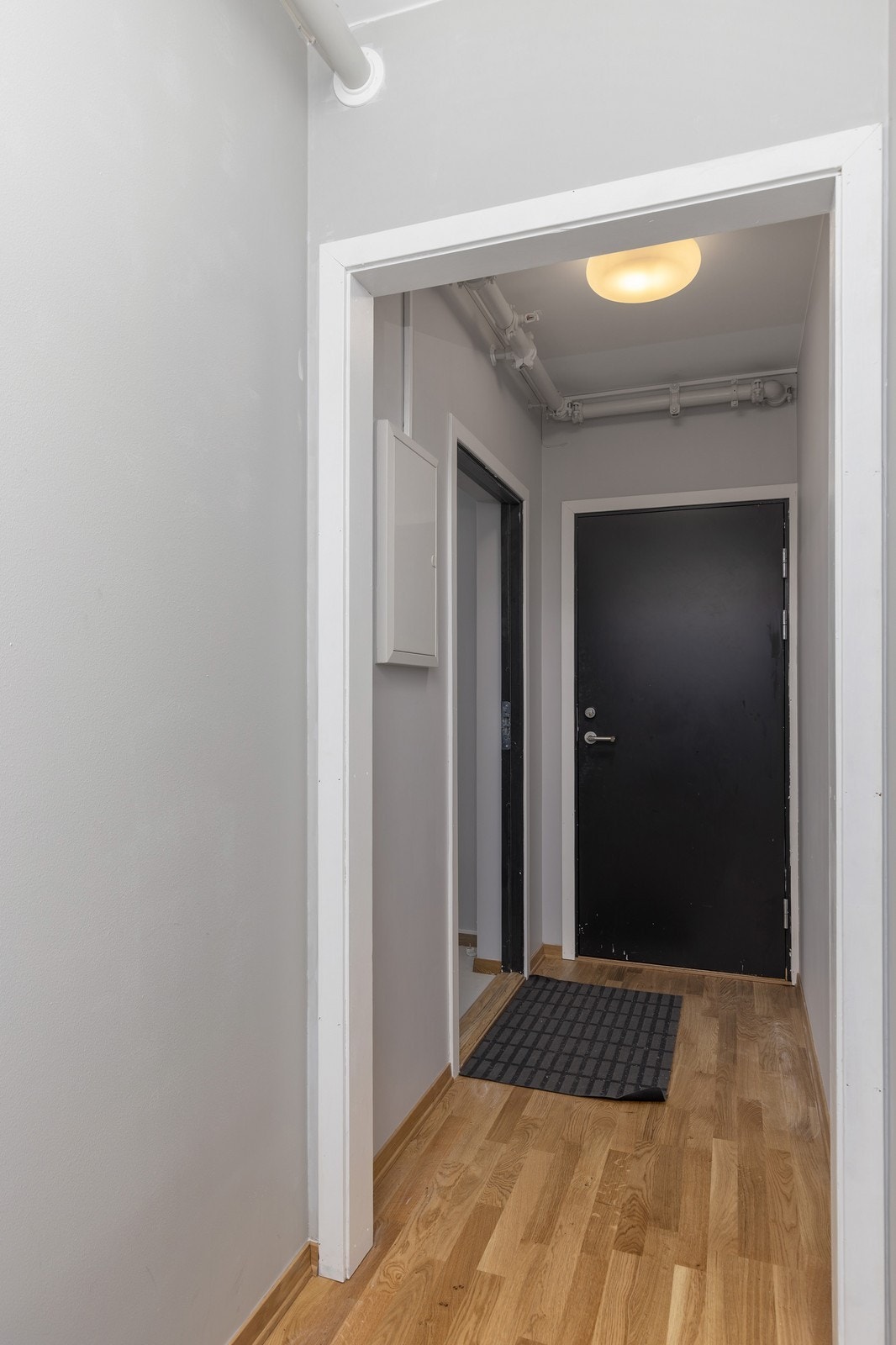 Fra ytterste entré er det også adkomst inn til leiligheten. Galleribilde