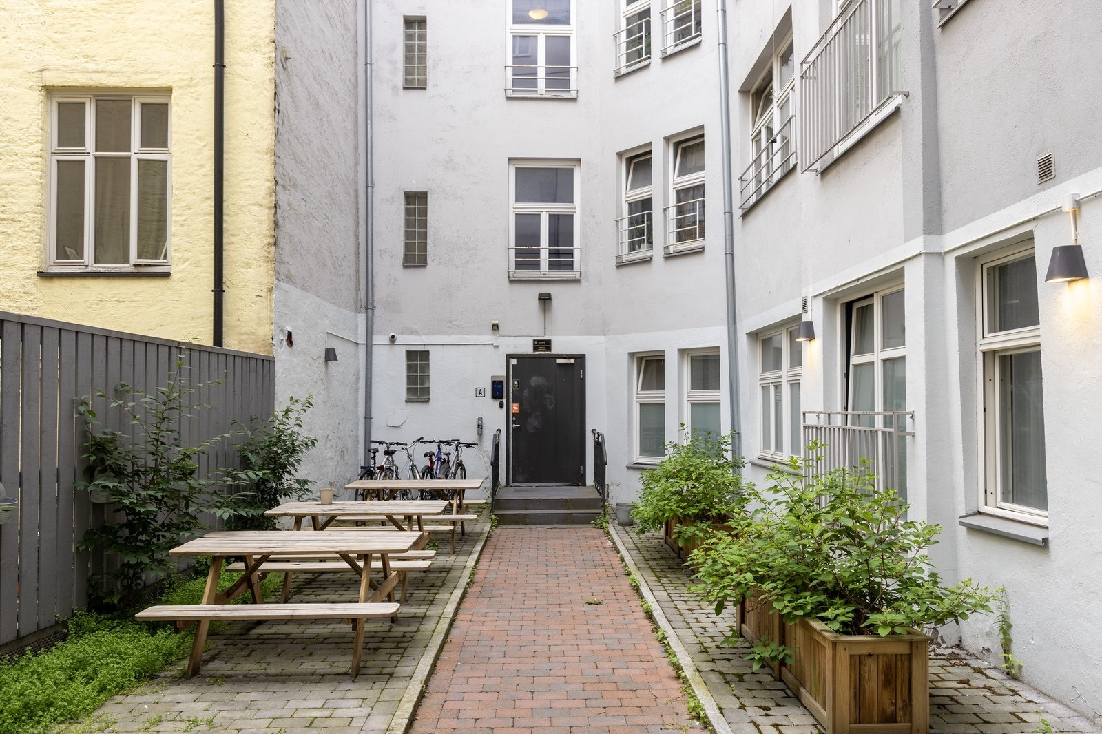 Et hyggelig fellesareal som inviterer til sosialt samvær og rolige stunder. Galleribilde