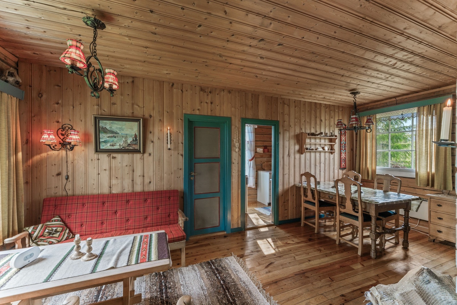 Stemningsfull stue hvor tradisjon møter trivsel. Galleribilde