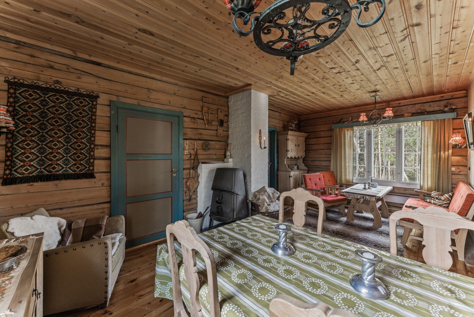 Her er det koselig å sitte rundt bordet og nyte god mat og Galleribilde