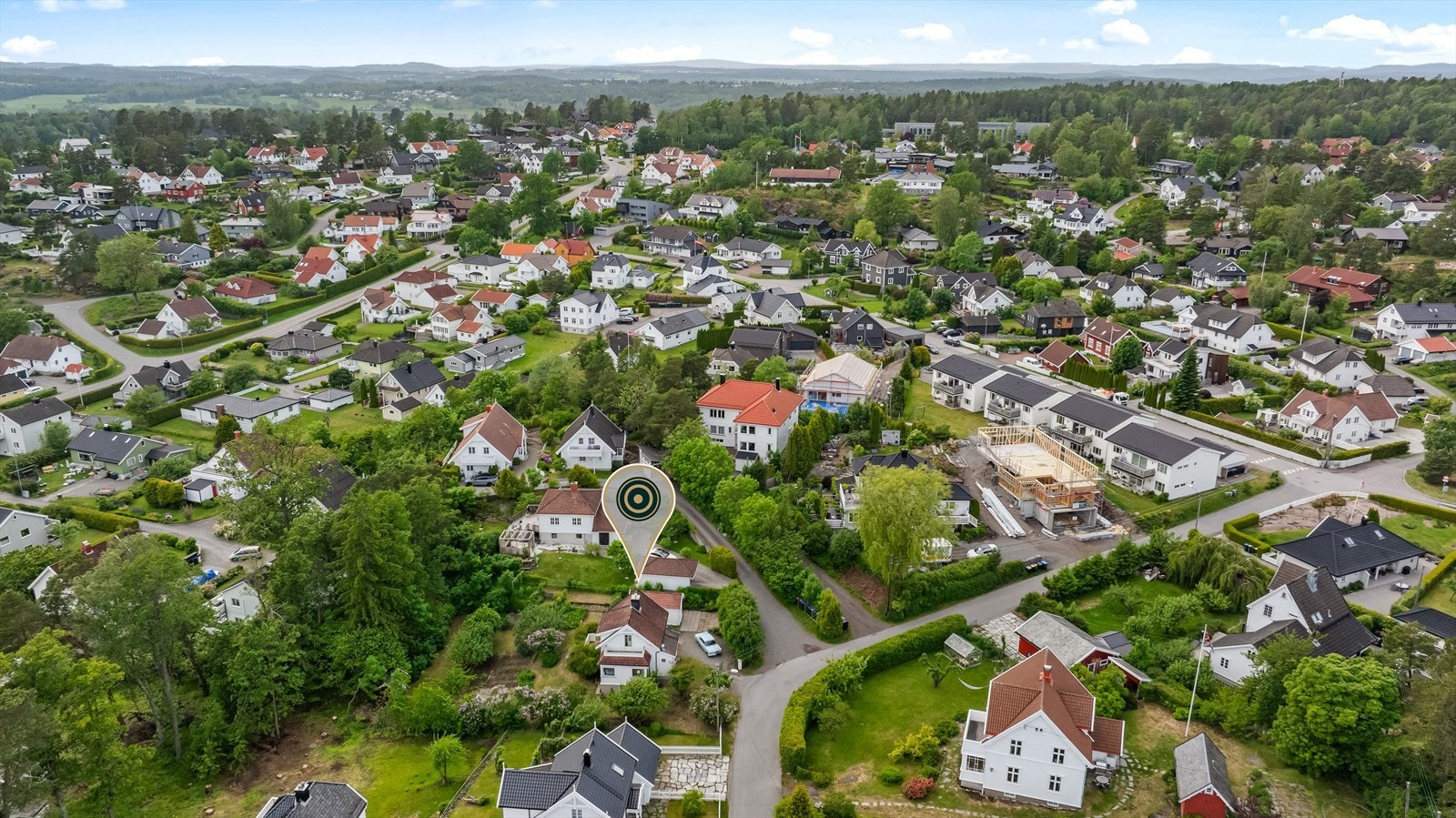 Teie er kjent for å tilby en perfekt balanse mellom naturnære omgivelser, et etablert og trivelig bomiljø, og en enestående nærhet til både lokale fasiliteter og byens puls. Galleribilde