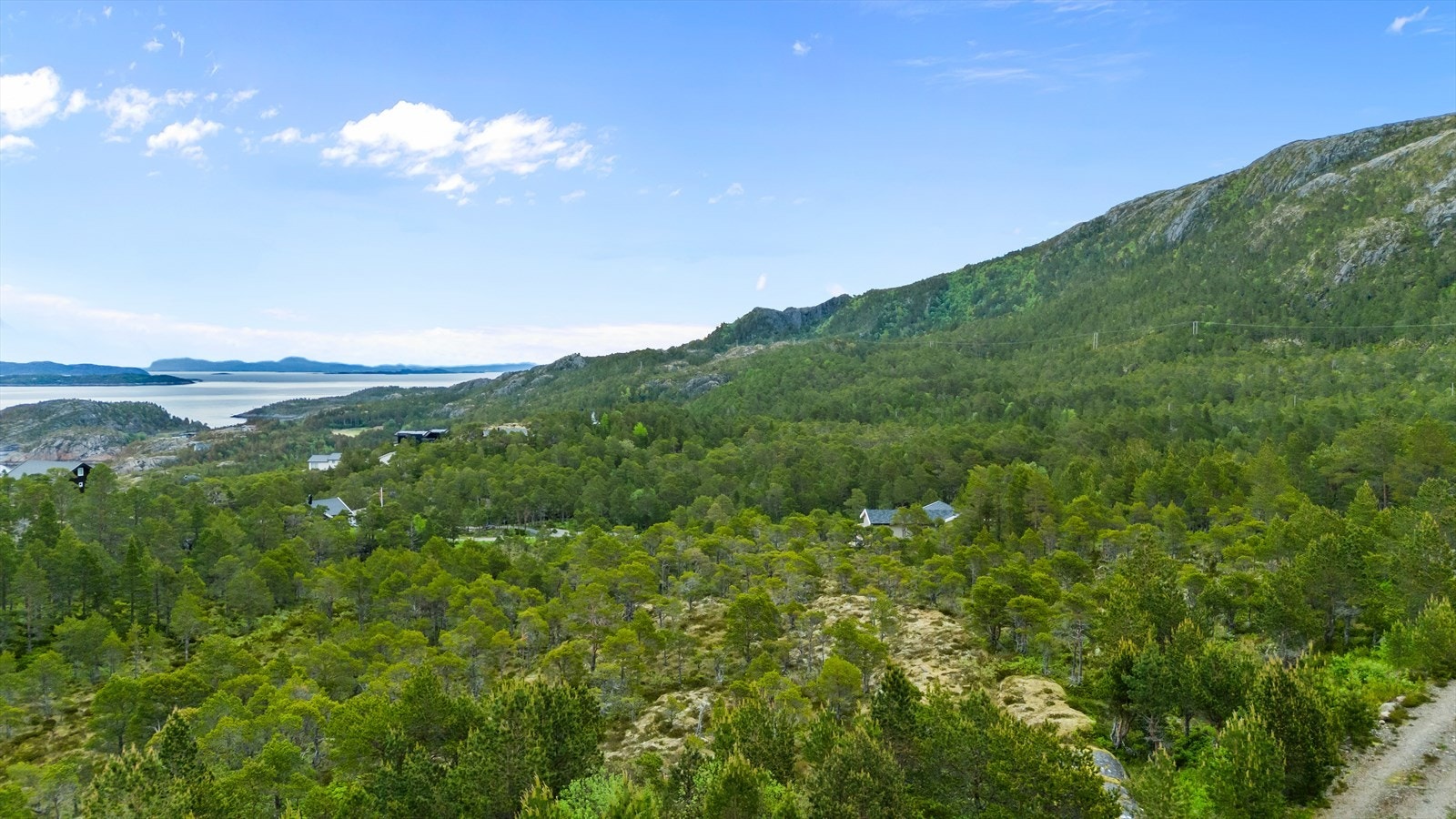 Det er muligheter for båtplass ved Bystingen småbåthavn. Kontakt megler for mer info. Galleribilde