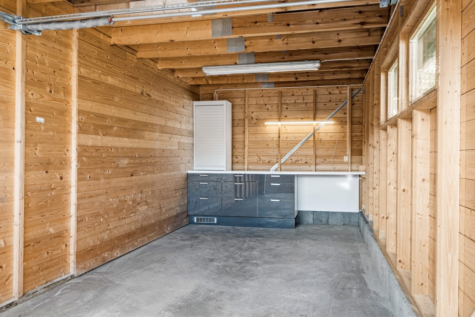 Garasje med innredning. Galleribilde