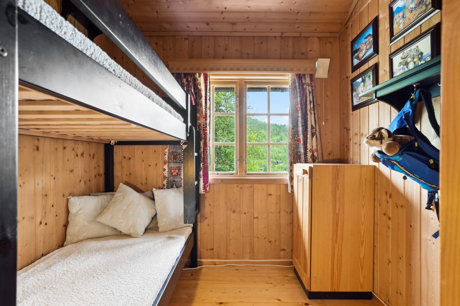 Her er det plass til ønsket sengestørrelse med tilhørende møblement. Galleribilde