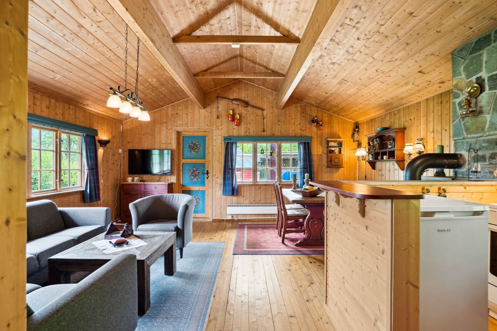 Hytten som er fra 1982 holder en gjennomgående grei standard og fremstår velholdt. Galleribilde