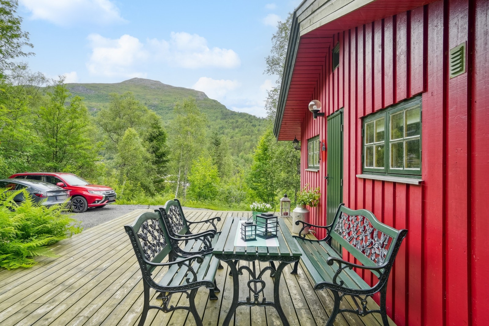 Det er nylig blitt lagt helt nytt tak på hytten - dette arbeidet ble ferdigstilt i slutten av august i år. Galleribilde