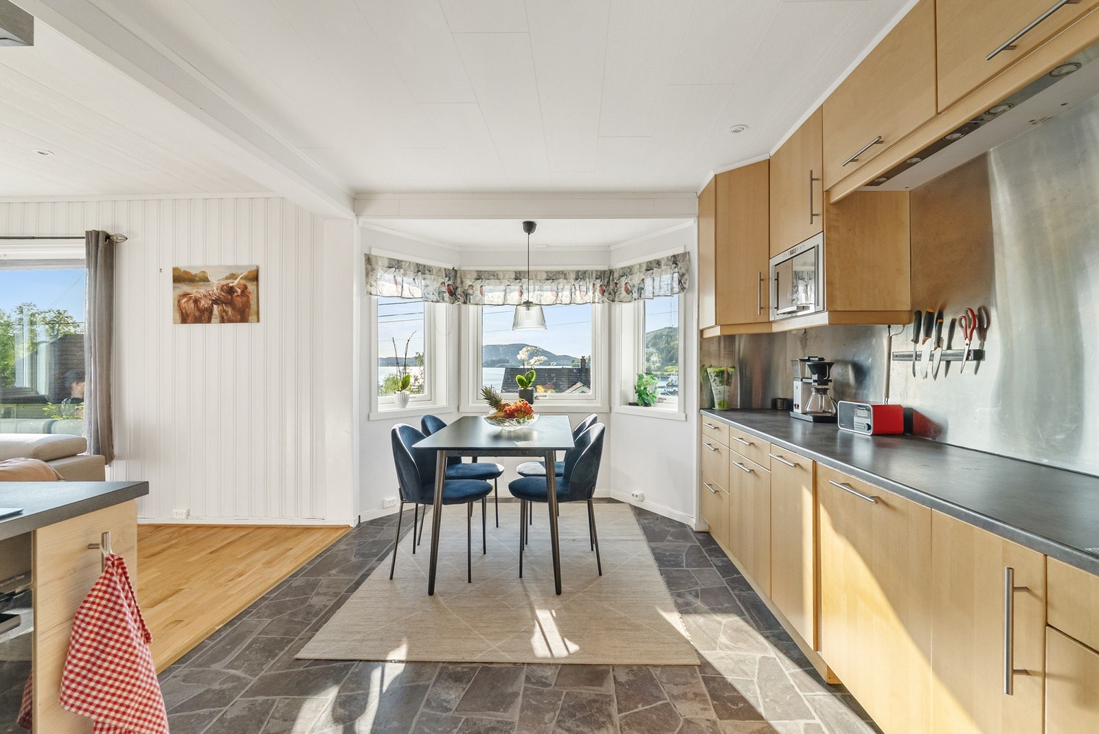 Pen utsikt også fra kjøkkenet. Galleribilde