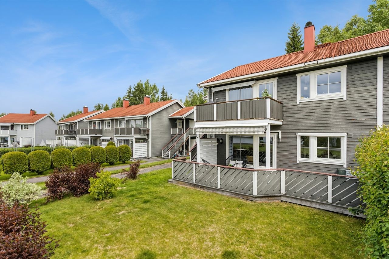 Sørvestvendt terrasseplatting på 22m², med både overbygget og åpen del. Galleribilde