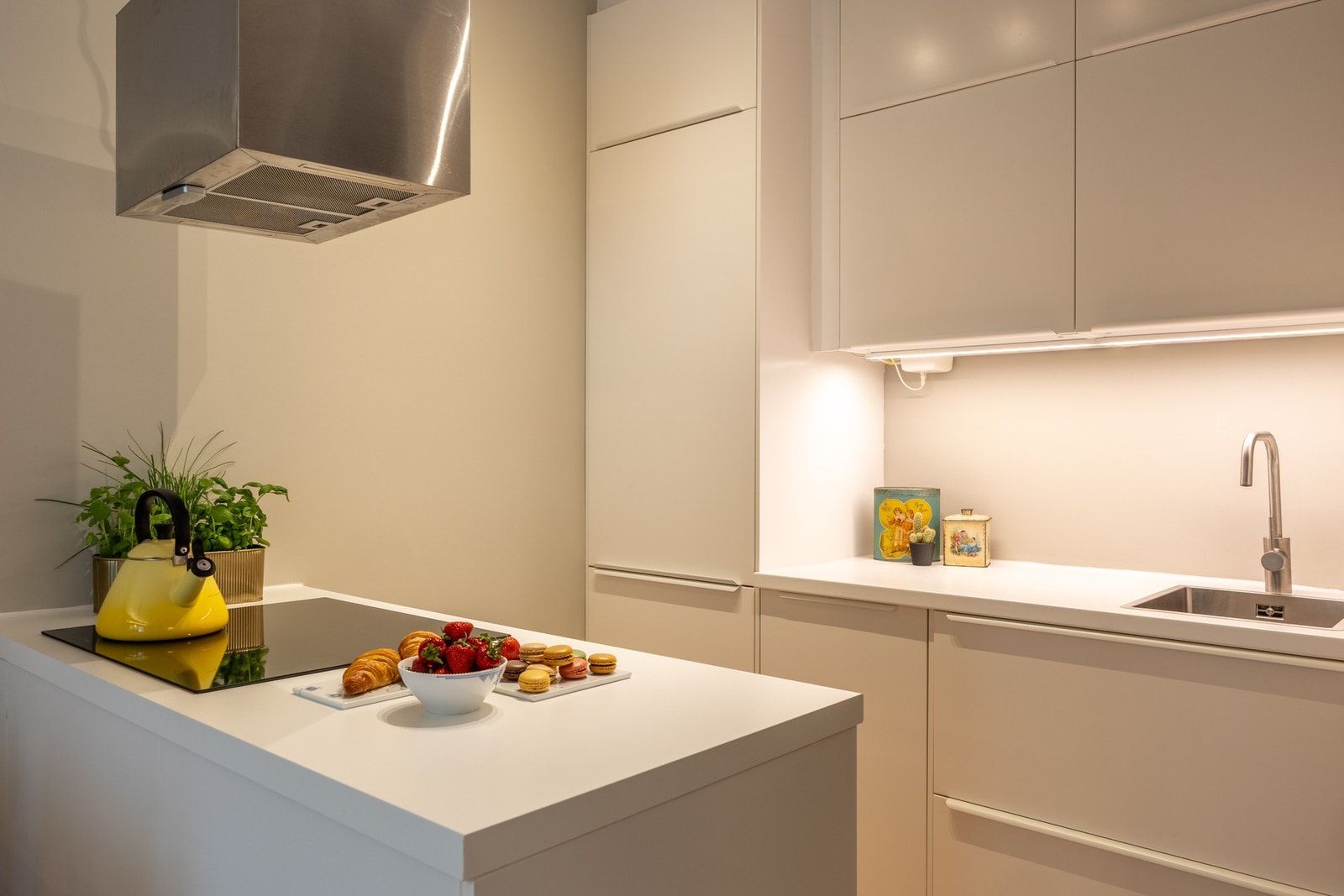 Tidsmessig kjøkken med innredning fra 2021. Galleribilde