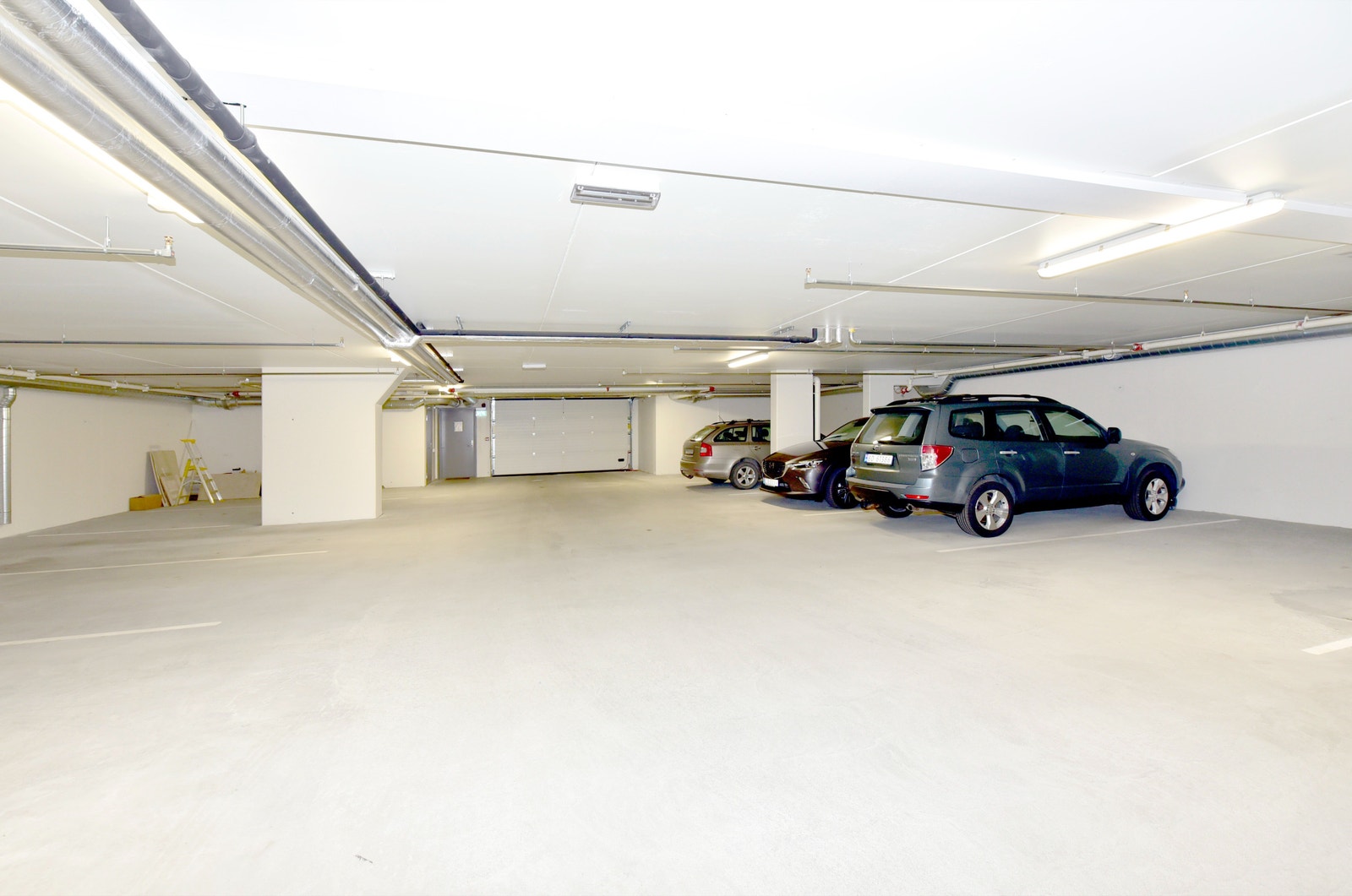 Garasjeanlegg med lademuligheter og tilgang til heis
Egen garasjeplass til leilighet Galleribilde