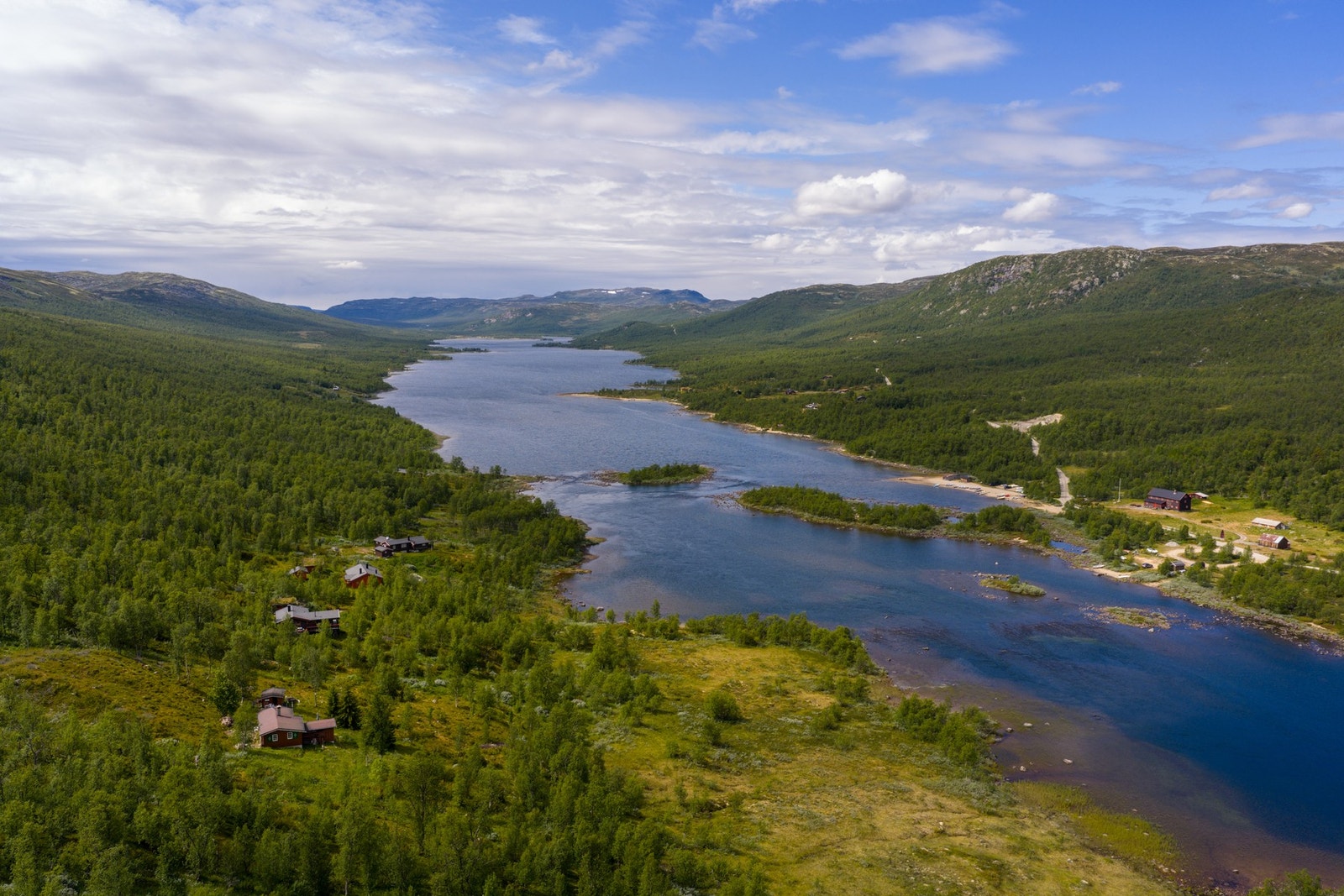 Med utsikt rett mot Ossjøen Galleribilde