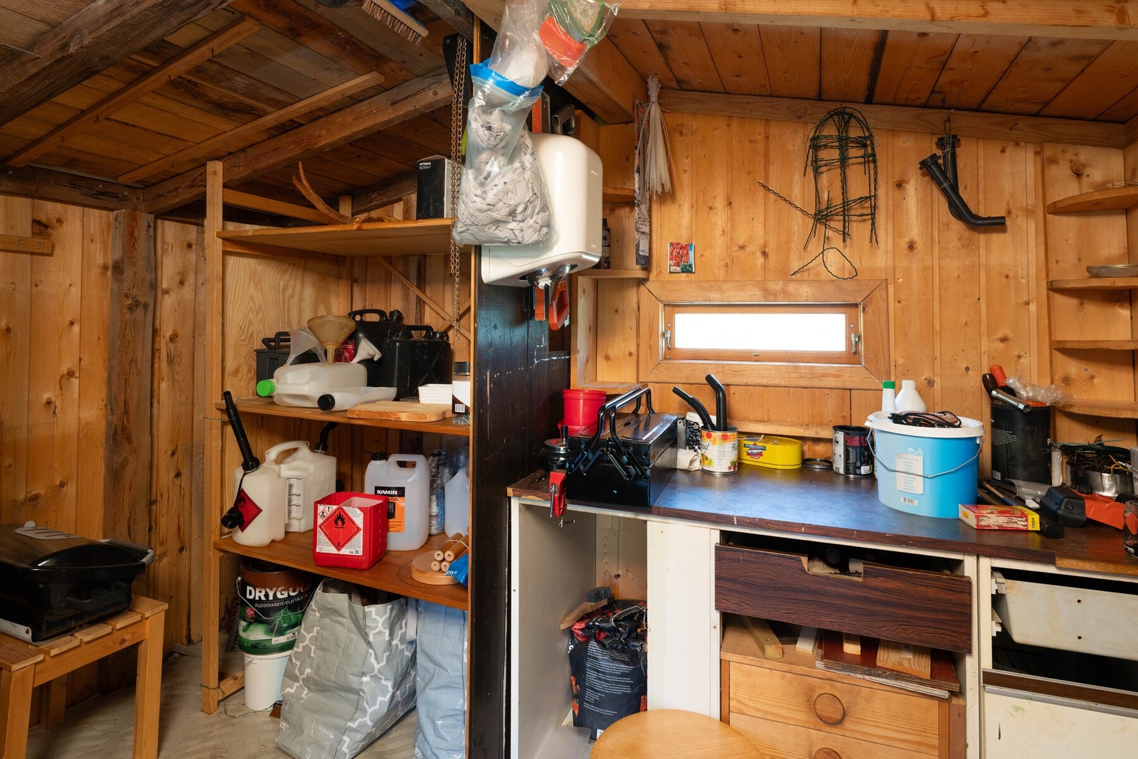Bod med god plass til verksted eller smørebenk Galleribilde