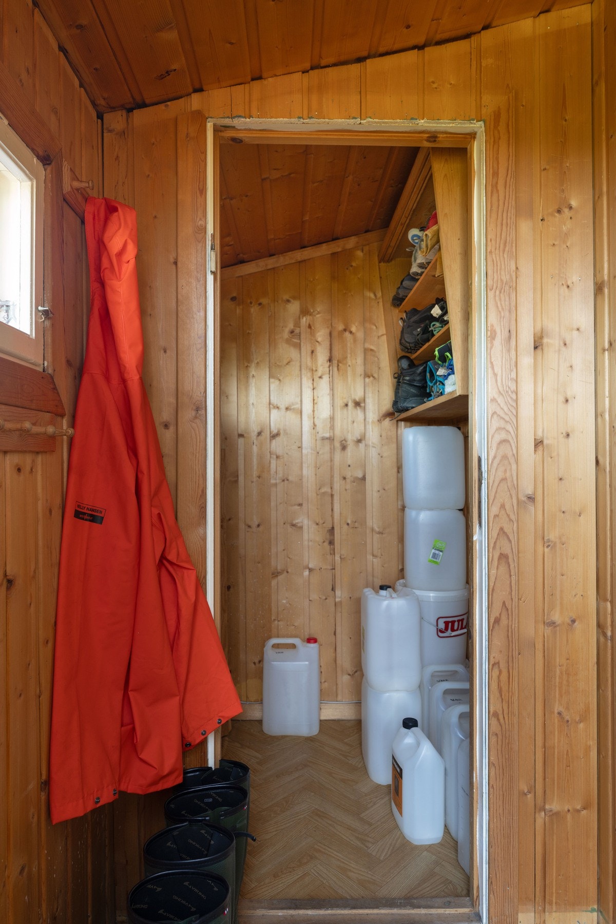 Bod med plass til det man trenger på hytten Galleribilde