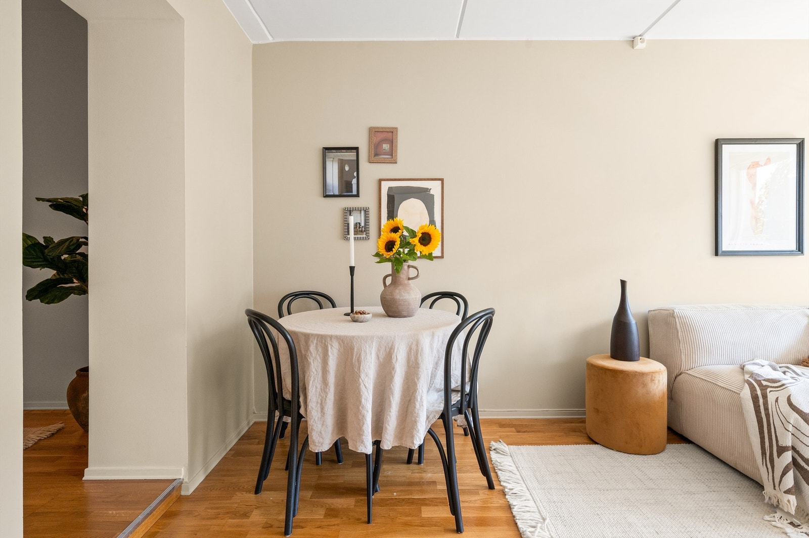 Plass til spisestue. Galleribilde