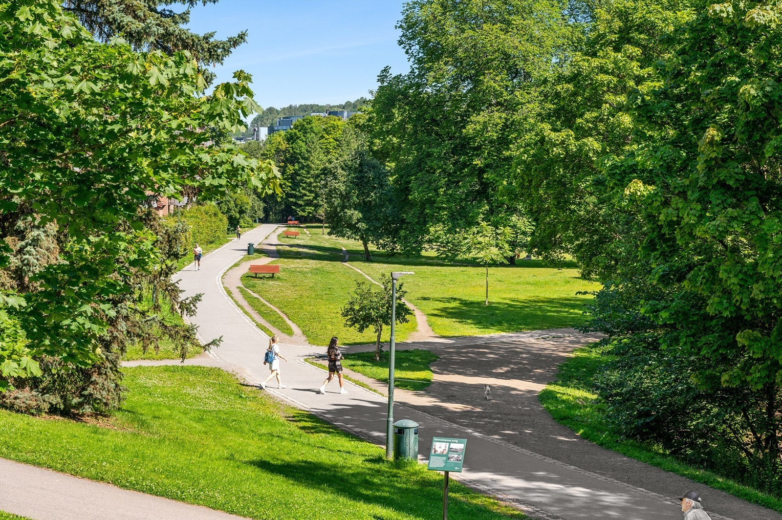 Du kan enkelt bevege deg gjennom Grünerløkka til sentrum eller opp til Nordmarka og Maridalsvannet med turstier hele året. Galleribilde