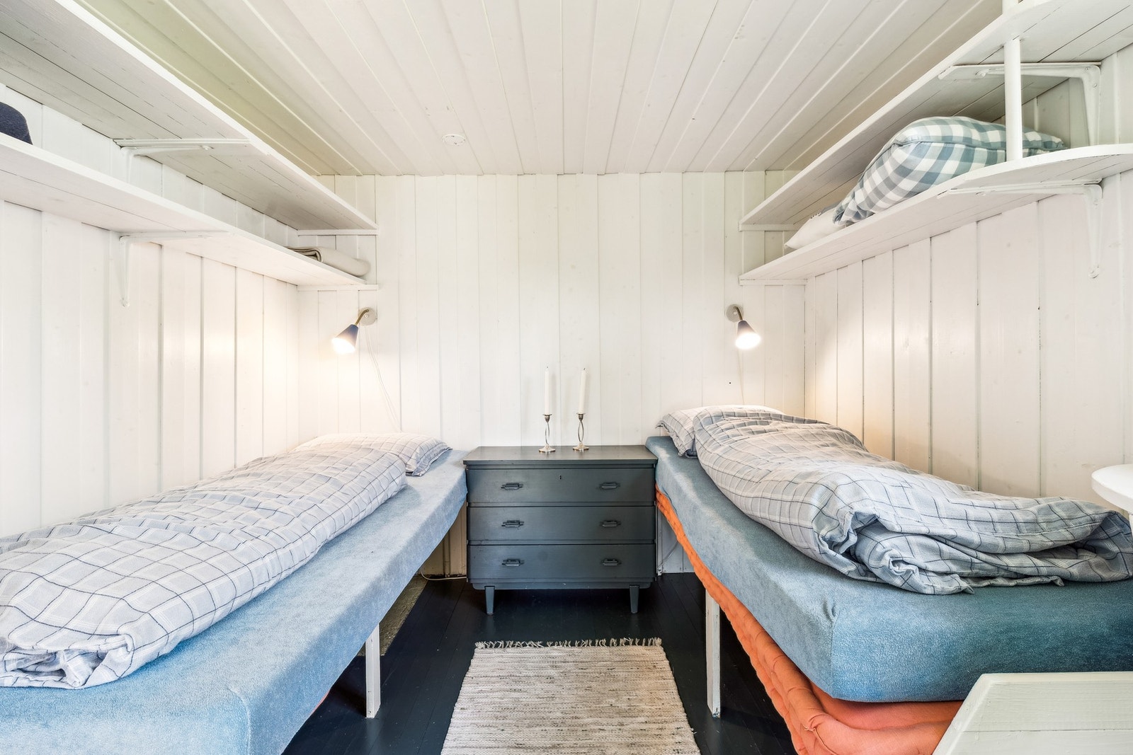 Det er et anneks på eiendommen med ett soverom. Megler har ikke funnet at annekset er godkjent av bygningsmyndighetene i kommunen. Galleribilde