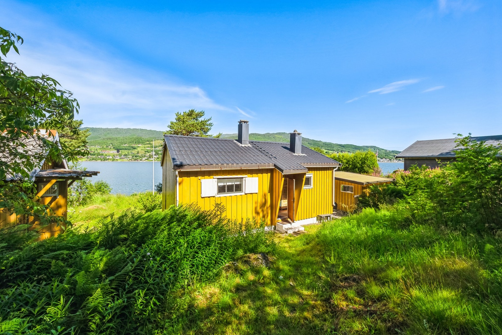 Velkommen til Prestegardsvegen 205 - en eiendom med flott beliggenhet og fine uteområder. Galleribilde