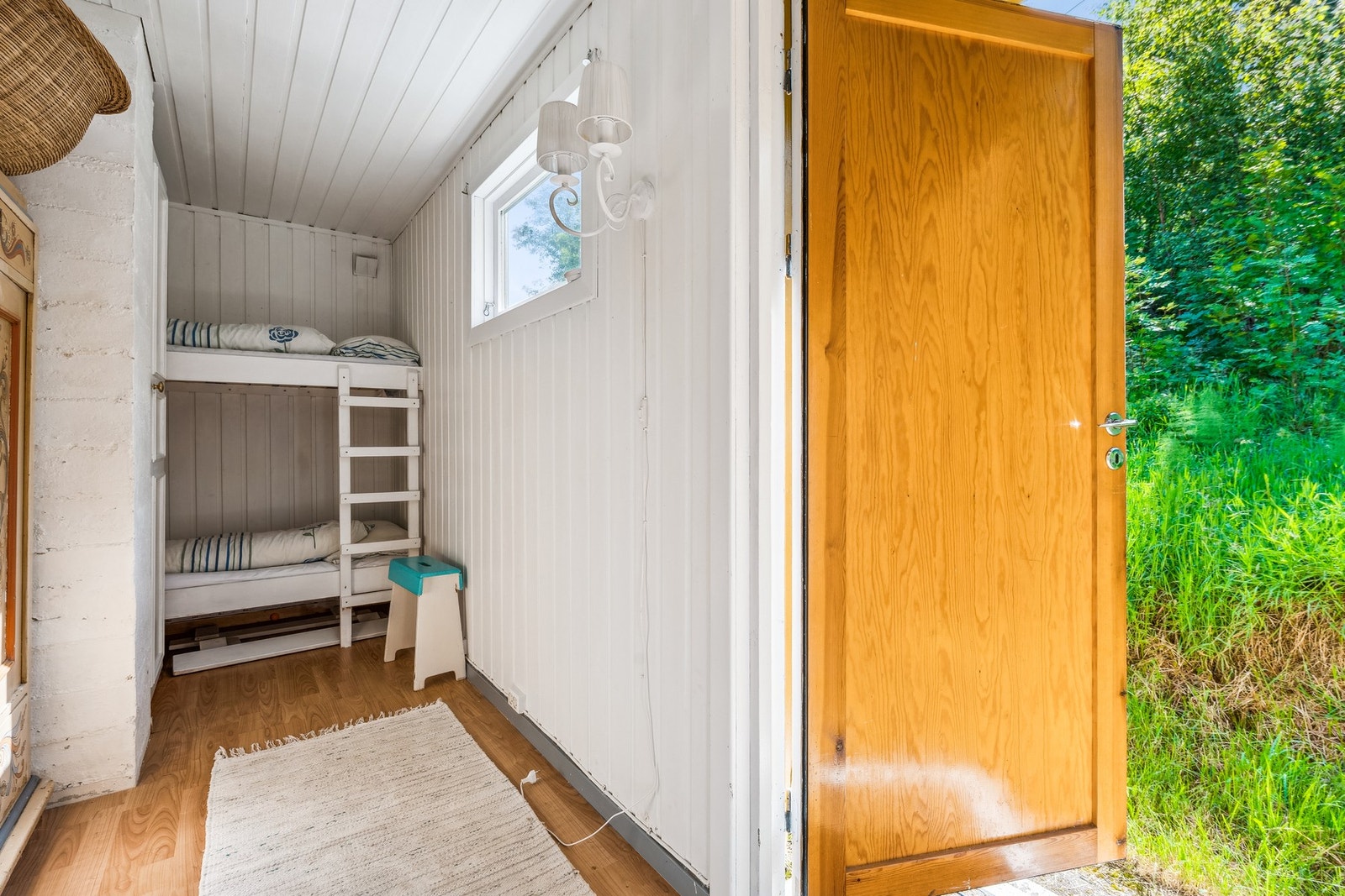 Hytta er praktisk og arealeffektiv, med gjennomtenkte løsninger. Galleribilde