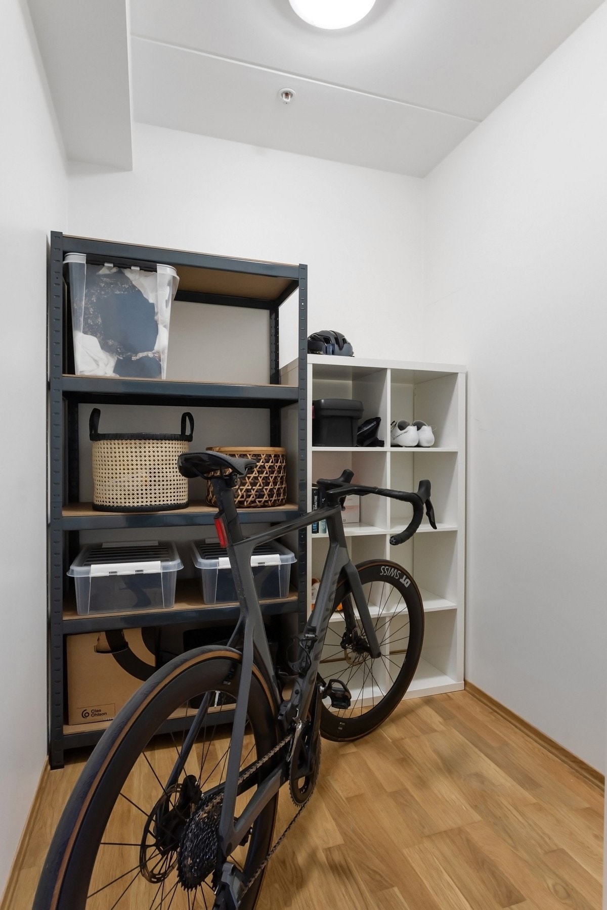 Leiligheten disponerer en bod i samme etasje på 3 kvm og en bod i kjeller på 5 kvm. Galleribilde