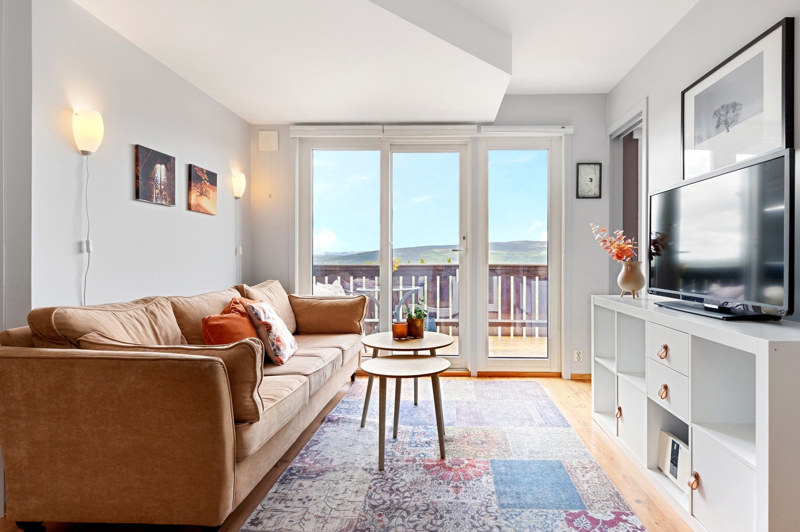 Sofasone og utgang til terrasse Galleribilde