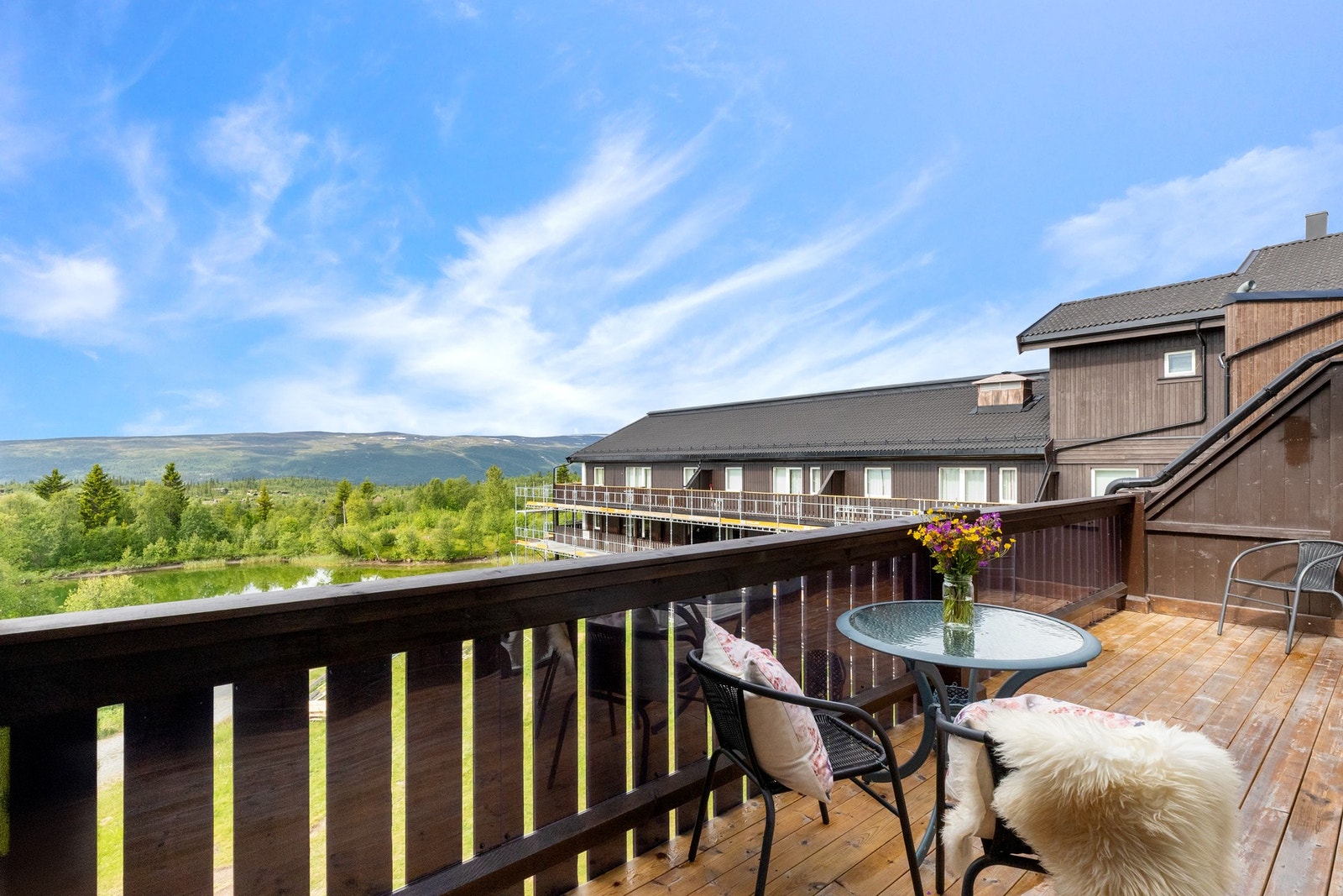 Store deler av tjerne ligger på sameiets grunn Galleribilde