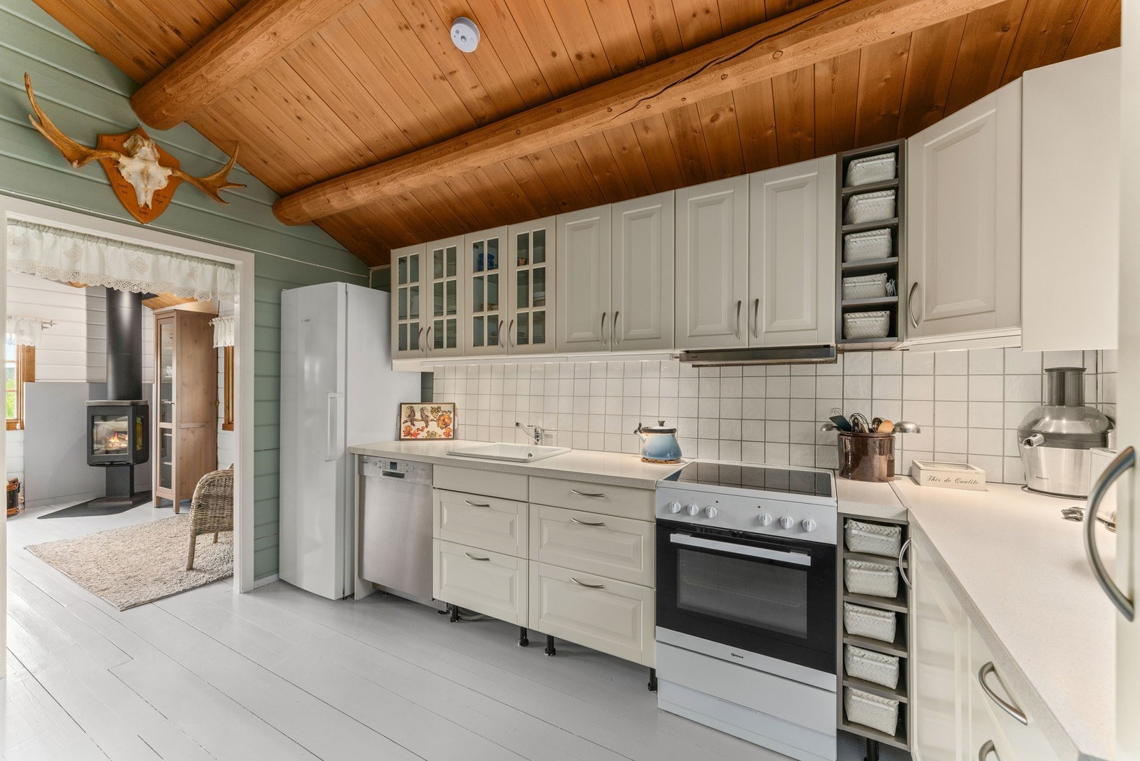 Hytta har et sjarmerende og funksjonelt kjøkken. Galleribilde