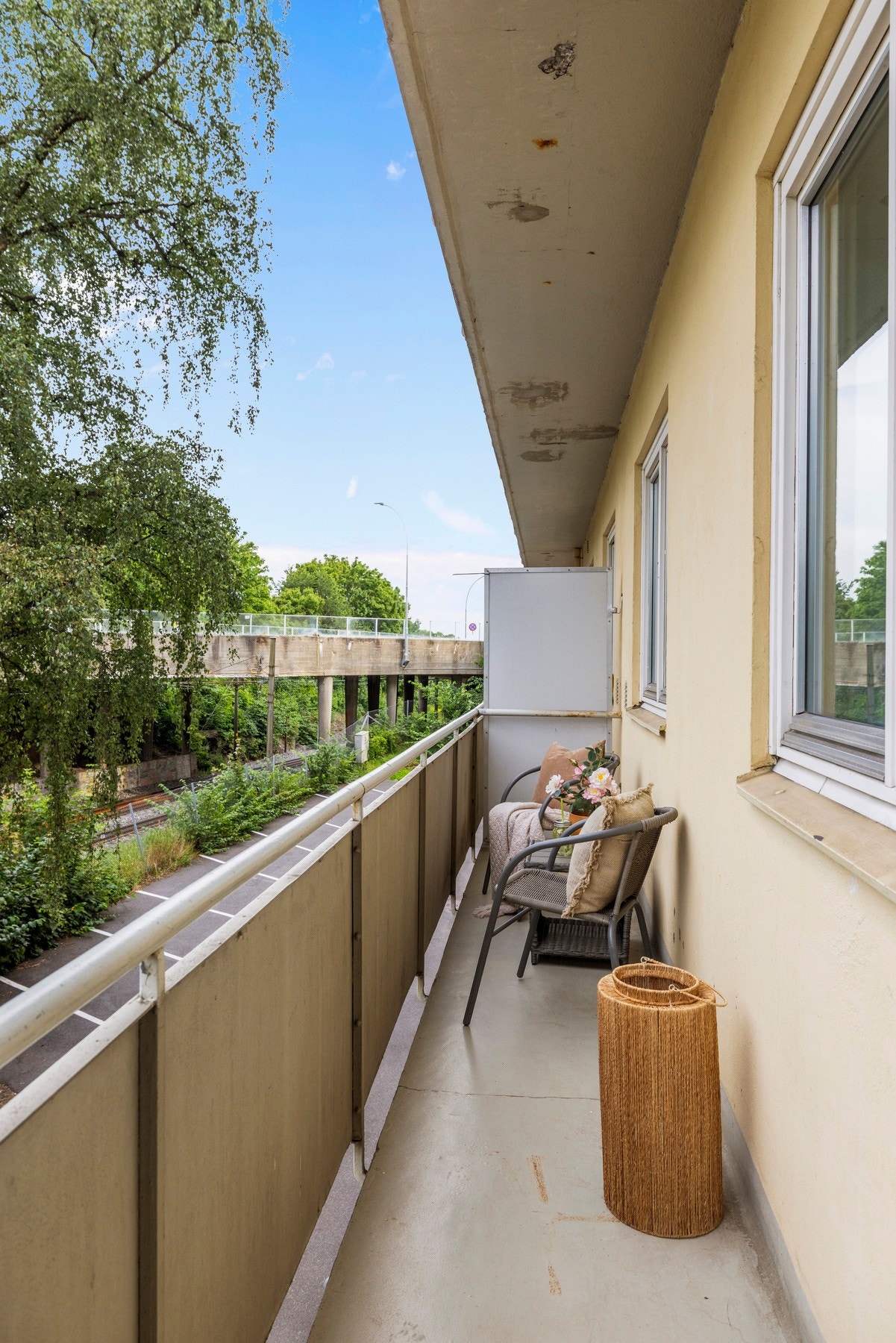 Balkongen er på hele 6,6 kvm, så her er det plass til utemøblement. Galleribilde