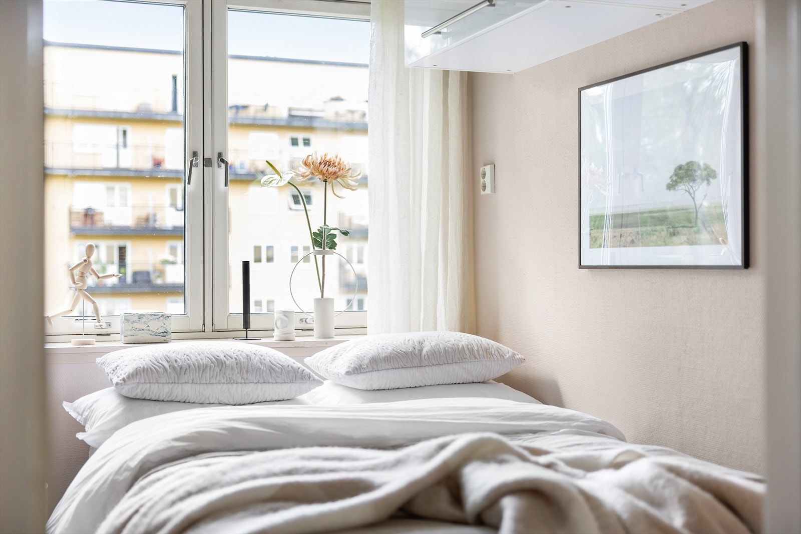 Vender mot stille og fredelig grøntområdet Galleribilde