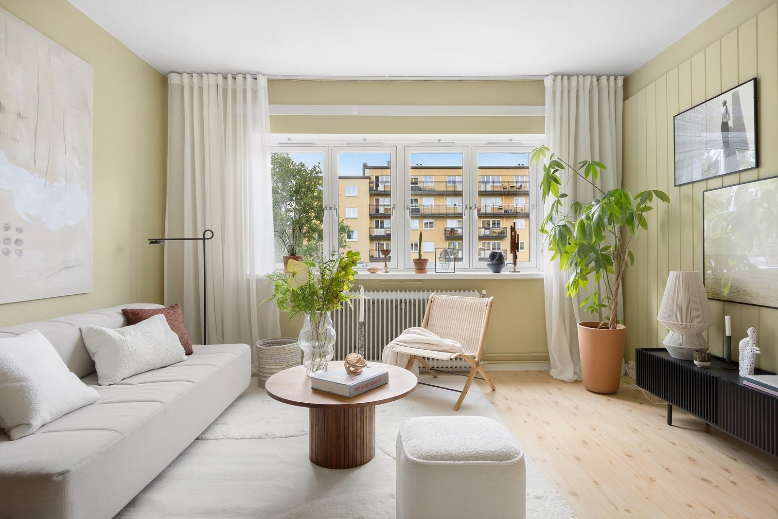 God takhøyde (2,63m) som gir en god romfølelse Galleribilde