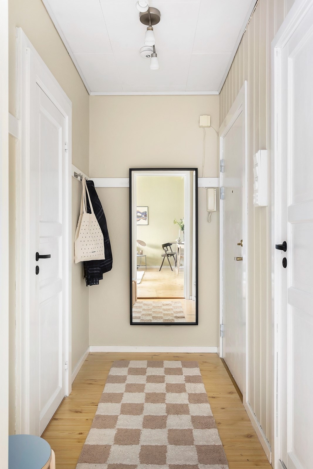 Entréen gir et godt førsteinntrykk av leiligheten Galleribilde