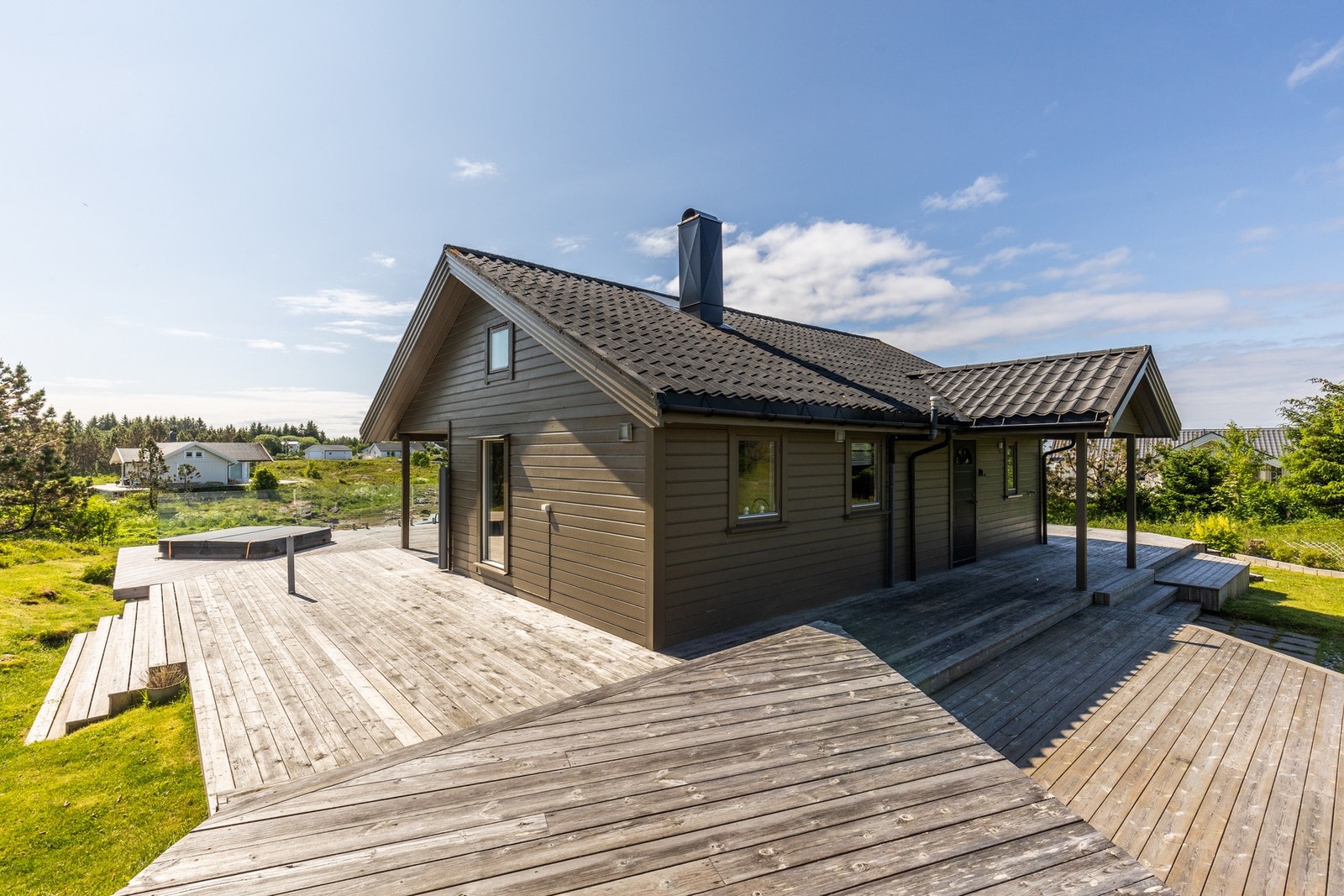 Dette er en hytte hvor du kan senke skuldrene og bare nyte det flotte Helgelandskysten har å by på Galleribilde