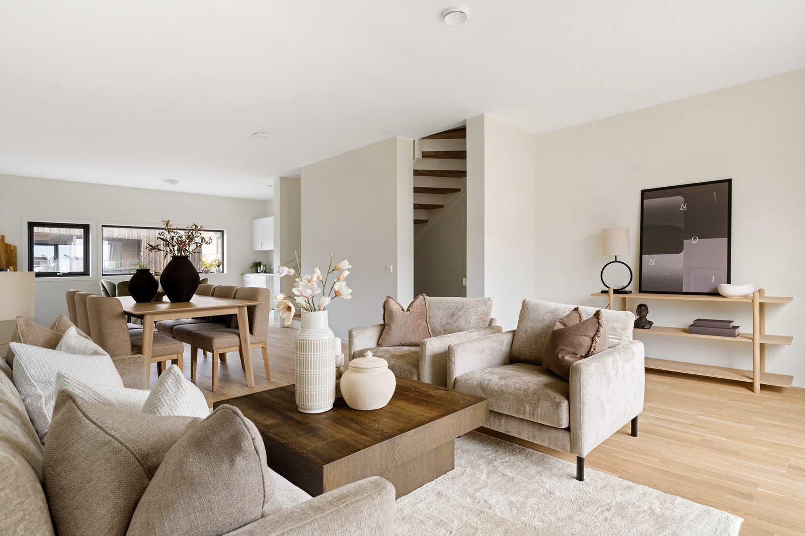 Boligen går over tre plan og har en praktisk planløsning. Galleribilde