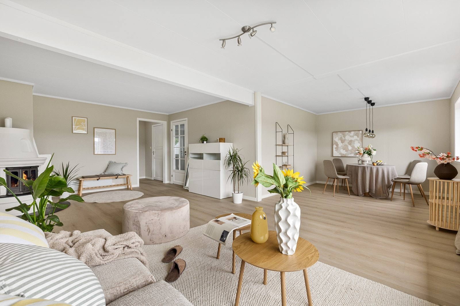 Størrelsen og planløsningen i stuen legger godt til rette for et å lage et tredje soverom! Galleribilde