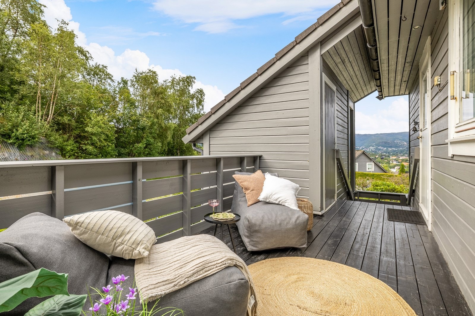 Fra terrassen får du også tilgang til en bod som måler 5,6 kvm. Galleribilde